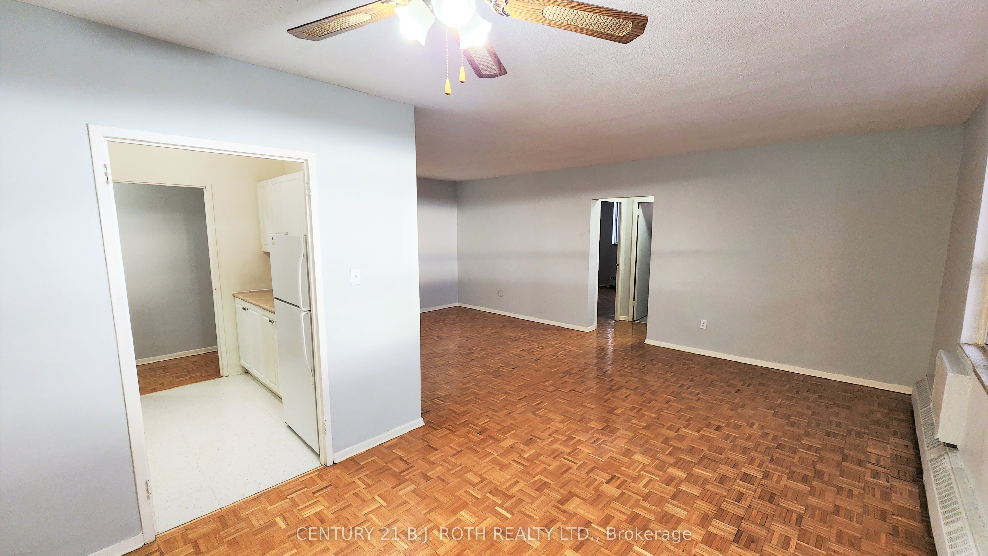 37 Peel Street 808, Barrie, ON L4M 3L1 photo 2