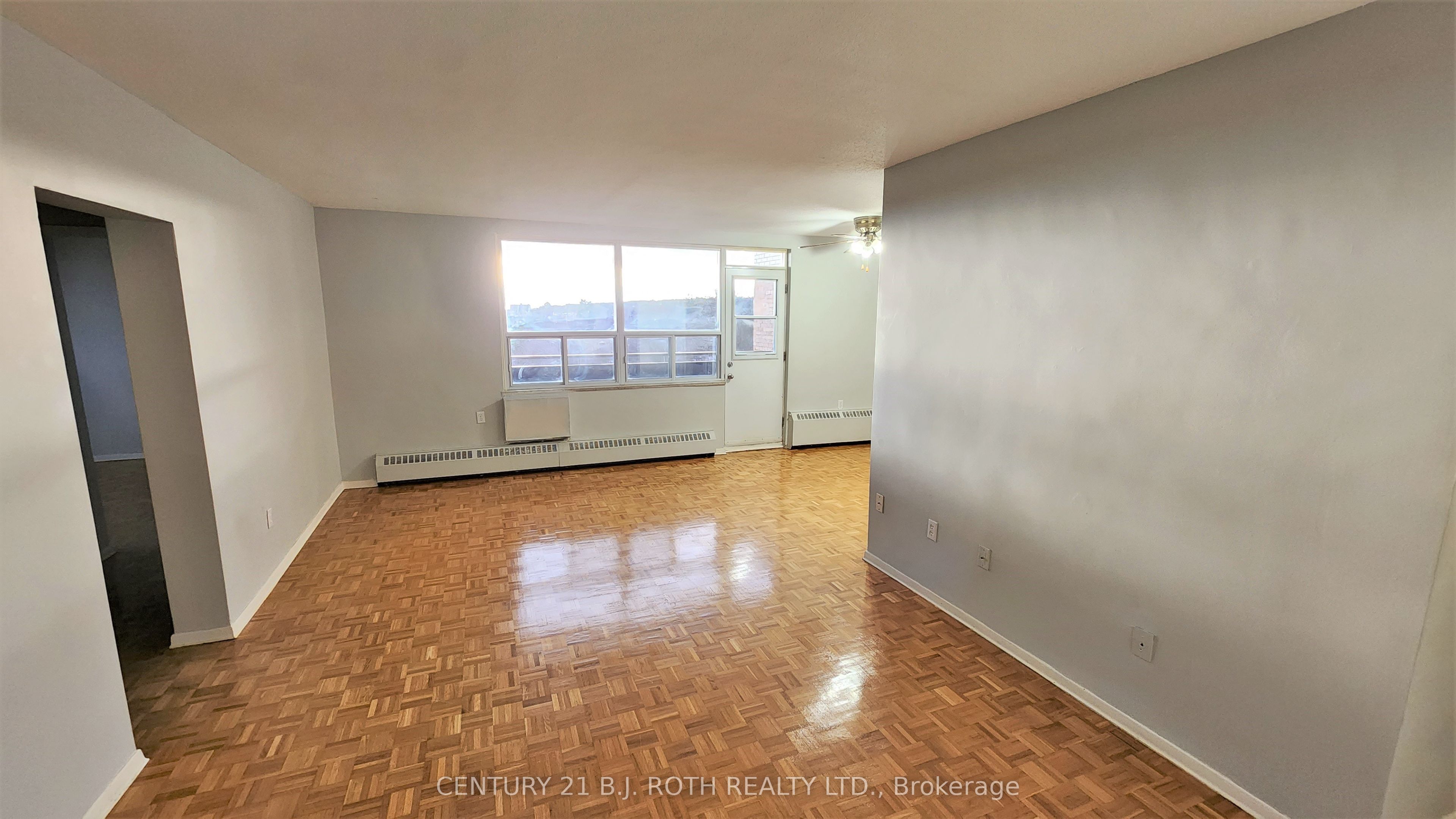 37 Peel Street 808, Barrie, ON L4M 3L1 photo 3