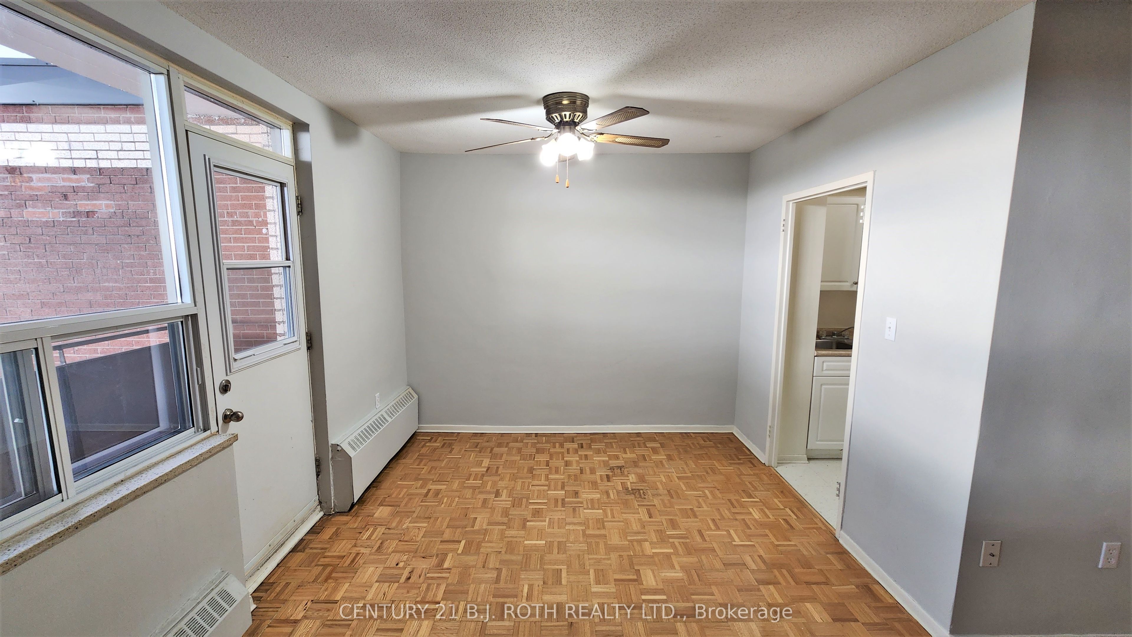 37 Peel Street 808, Barrie, ON L4M 3L1 photo 4