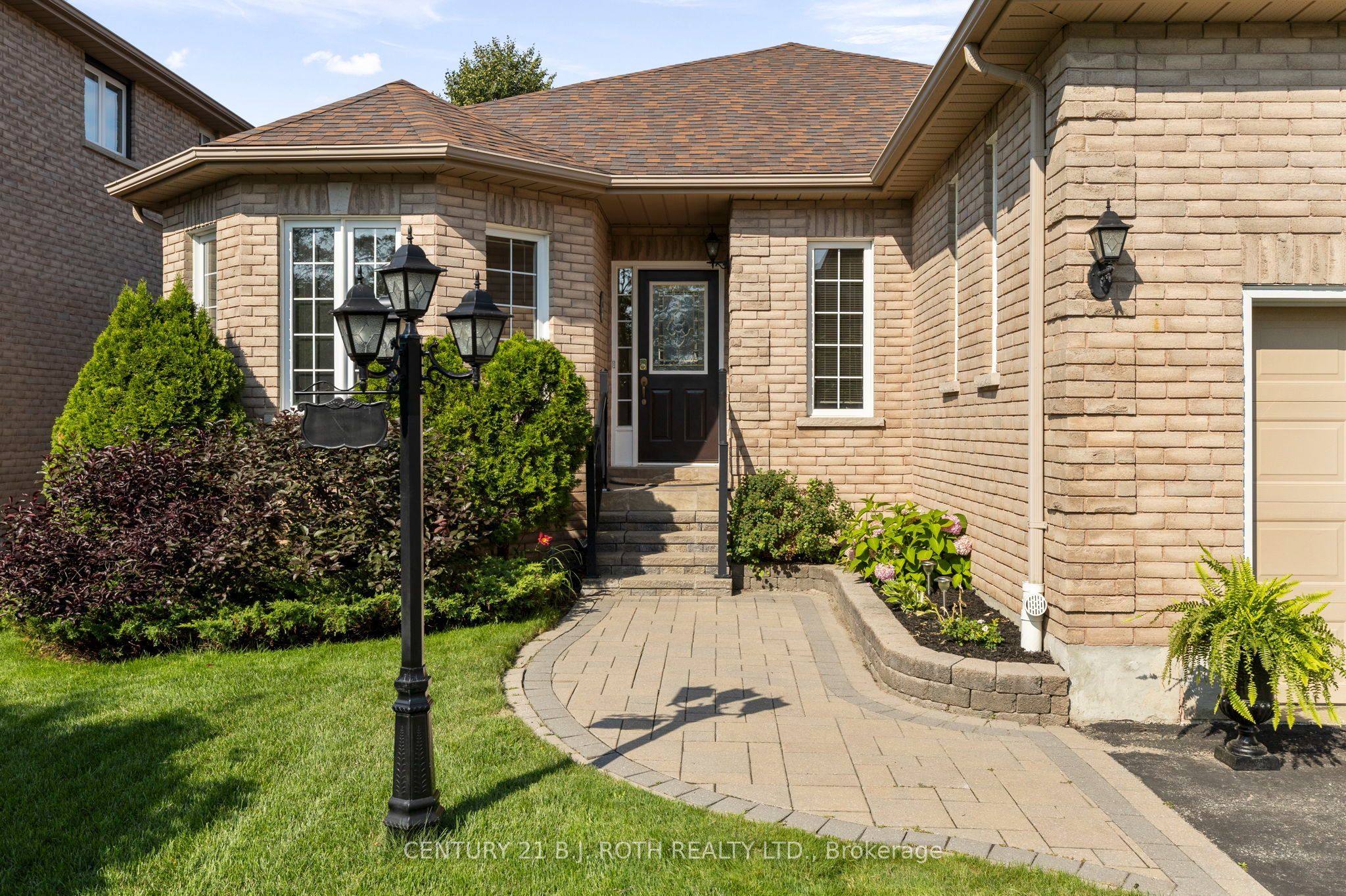 14 Prince George Crescent, Barrie, ON L4N 0K8 photo 2