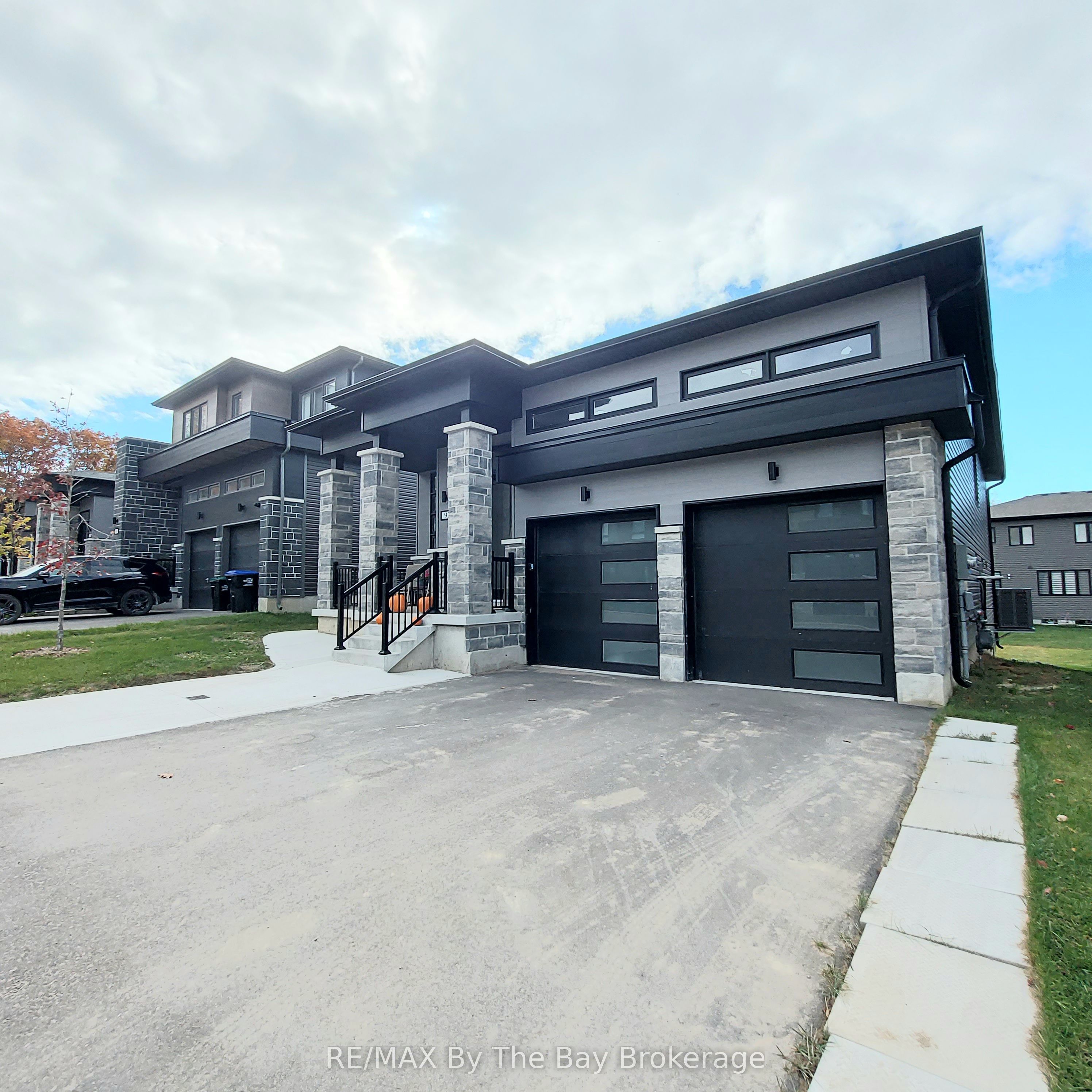 92 Berkely Street UPPER, Wasaga Beach, ON L9Z 0K5 photo 2