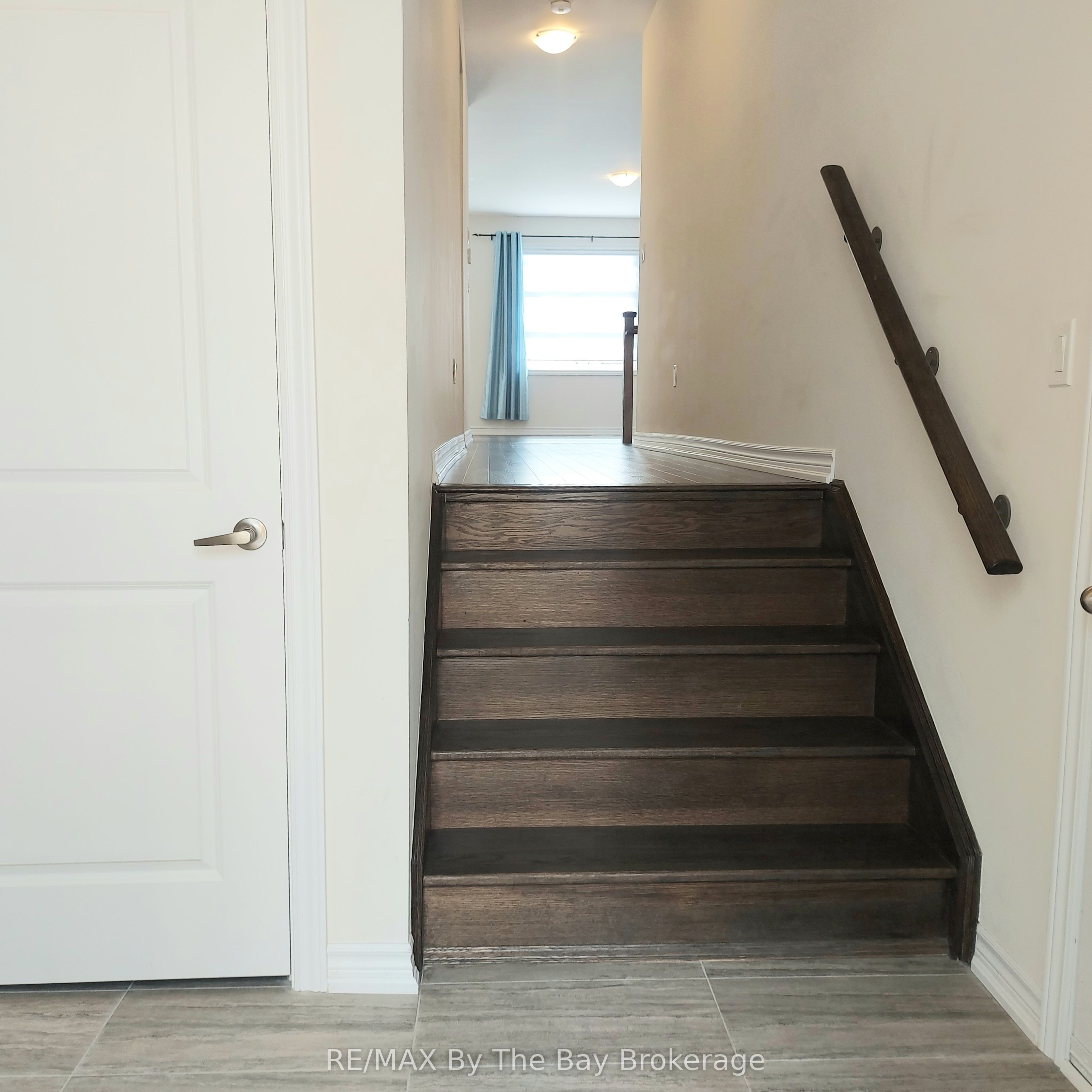 92 Berkely Street UPPER, Wasaga Beach, ON L9Z 0K5 photo 4