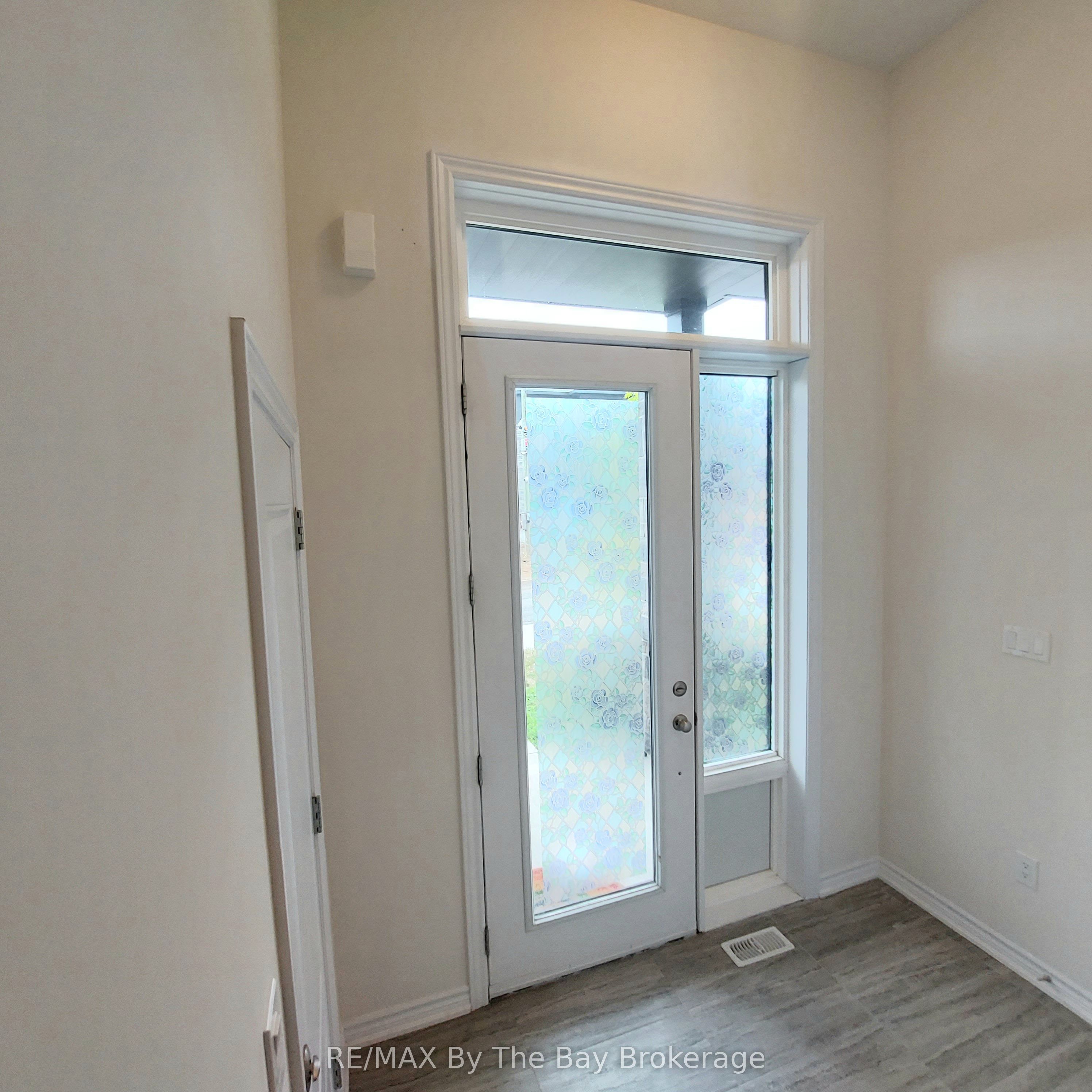92 Berkely Street UPPER, Wasaga Beach, ON L9Z 0K5 photo 5