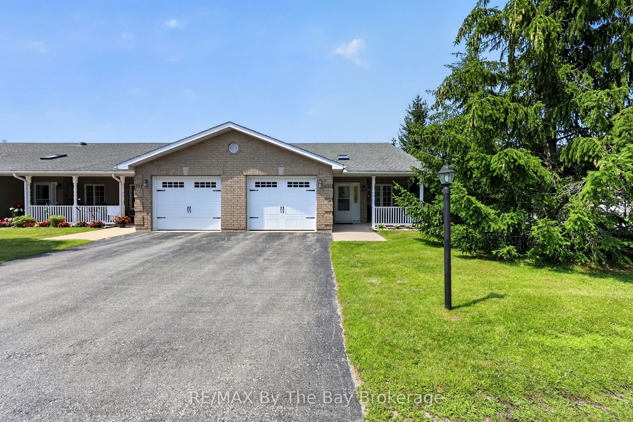 105 Meadow Lane, Wasaga Beach, ON L9Z 0A4 photo 2