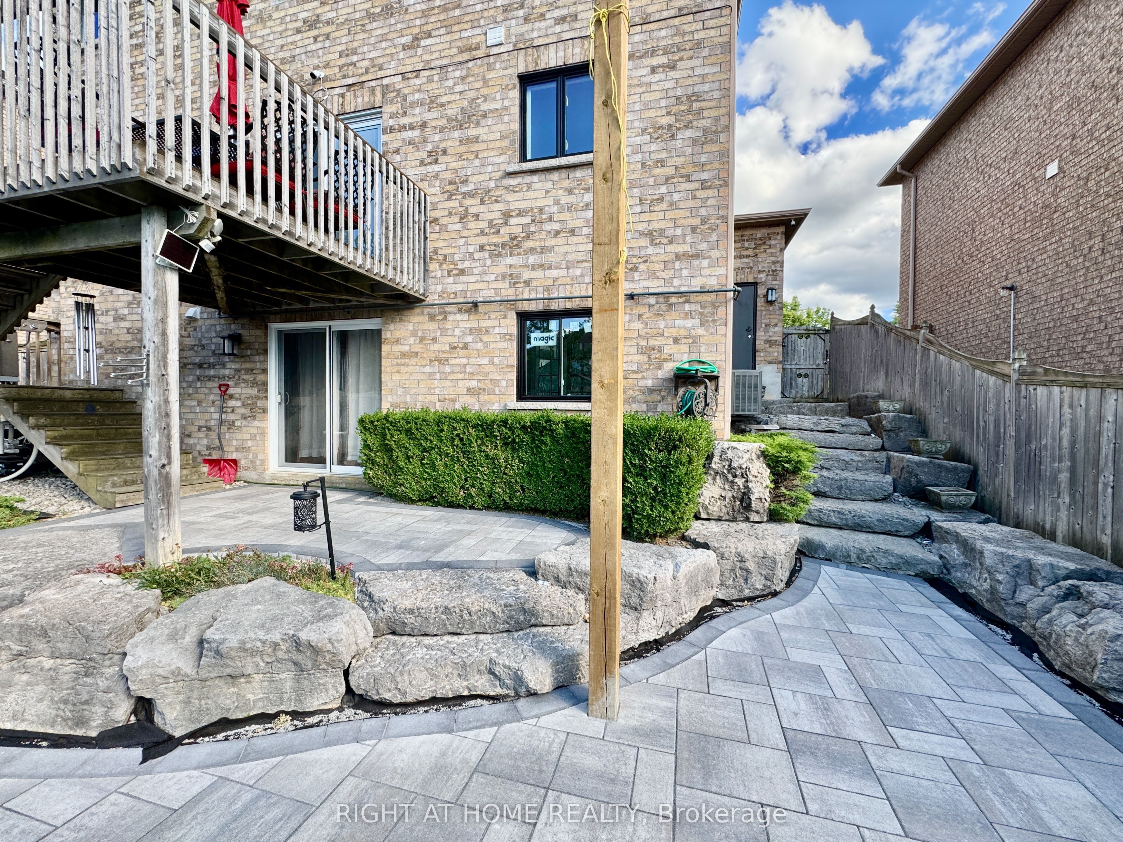 20 Prince Of Wales Drive Lower, Barrie, ON L4N 0T5 photo 2