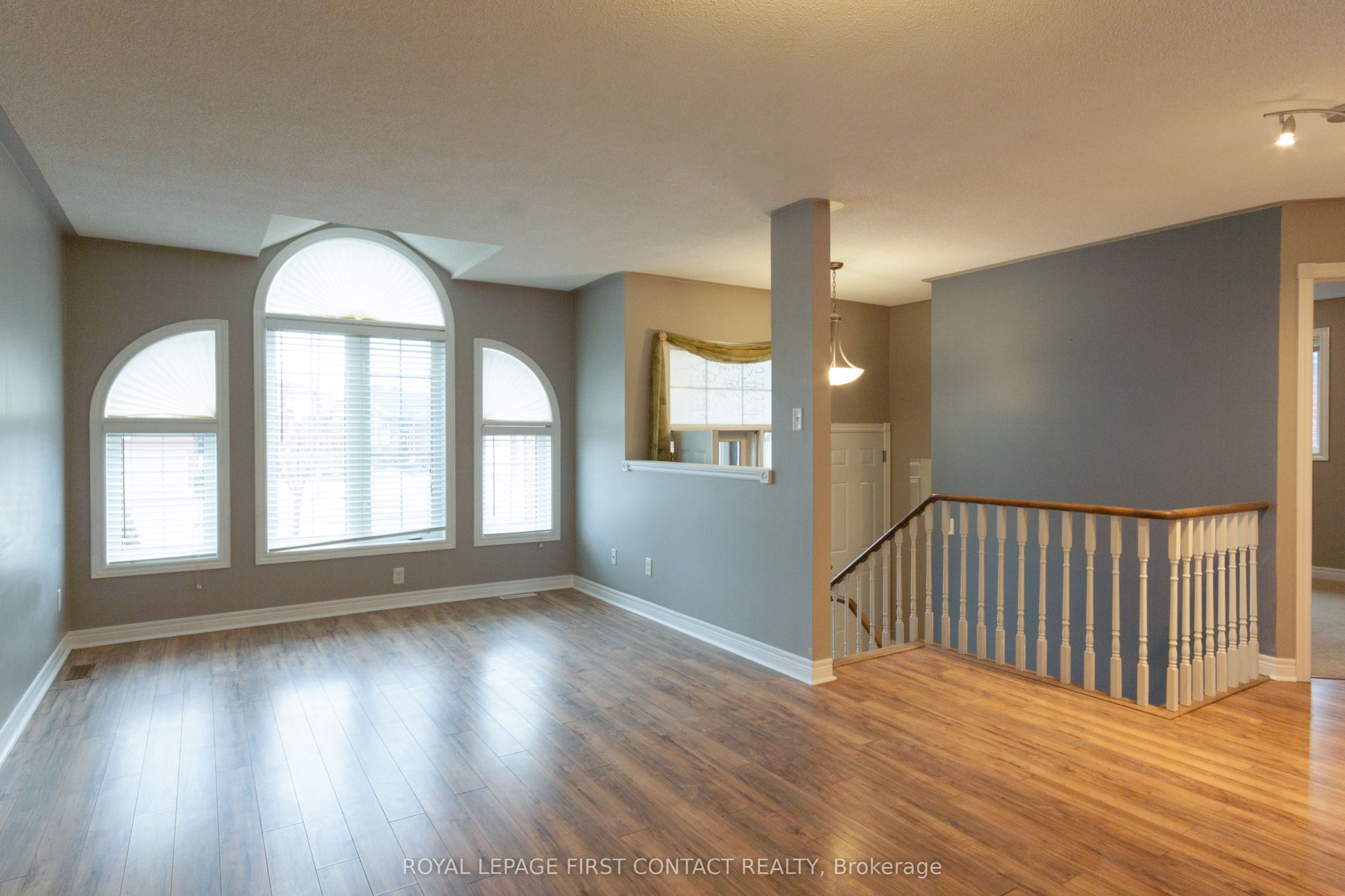 238 Wessenger Drive Upper, Barrie, ON L4N 8R4 photo 3