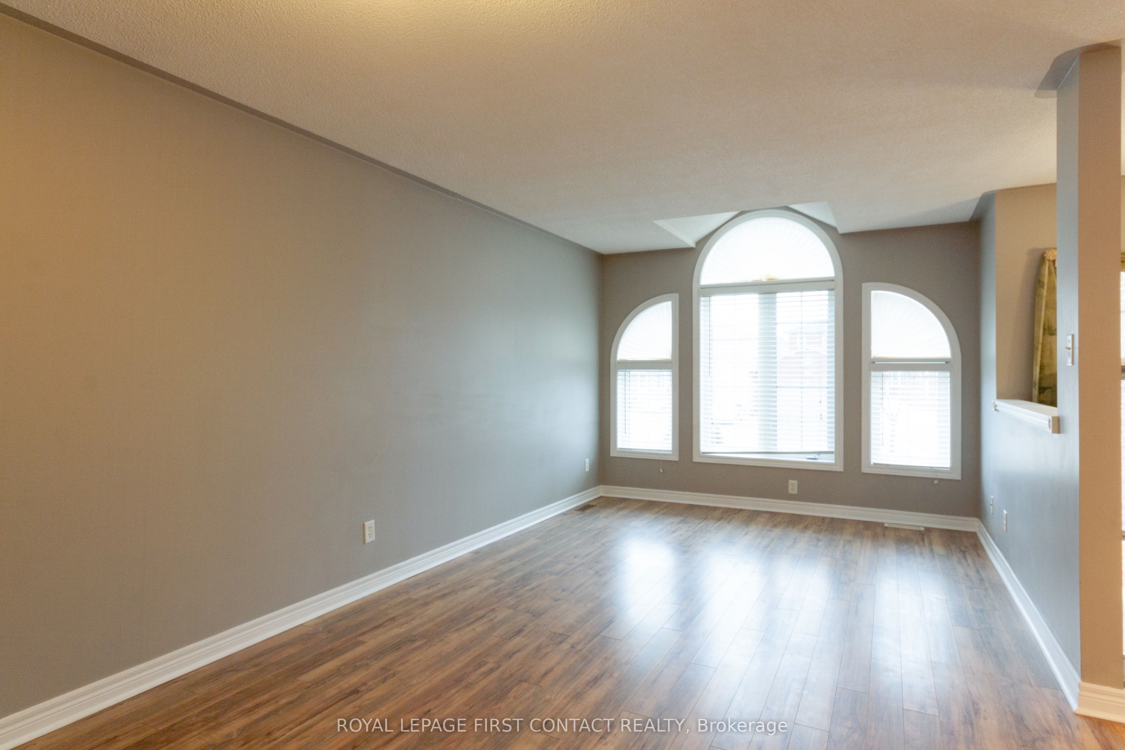 238 Wessenger Drive Upper, Barrie, ON L4N 8R4 photo 4