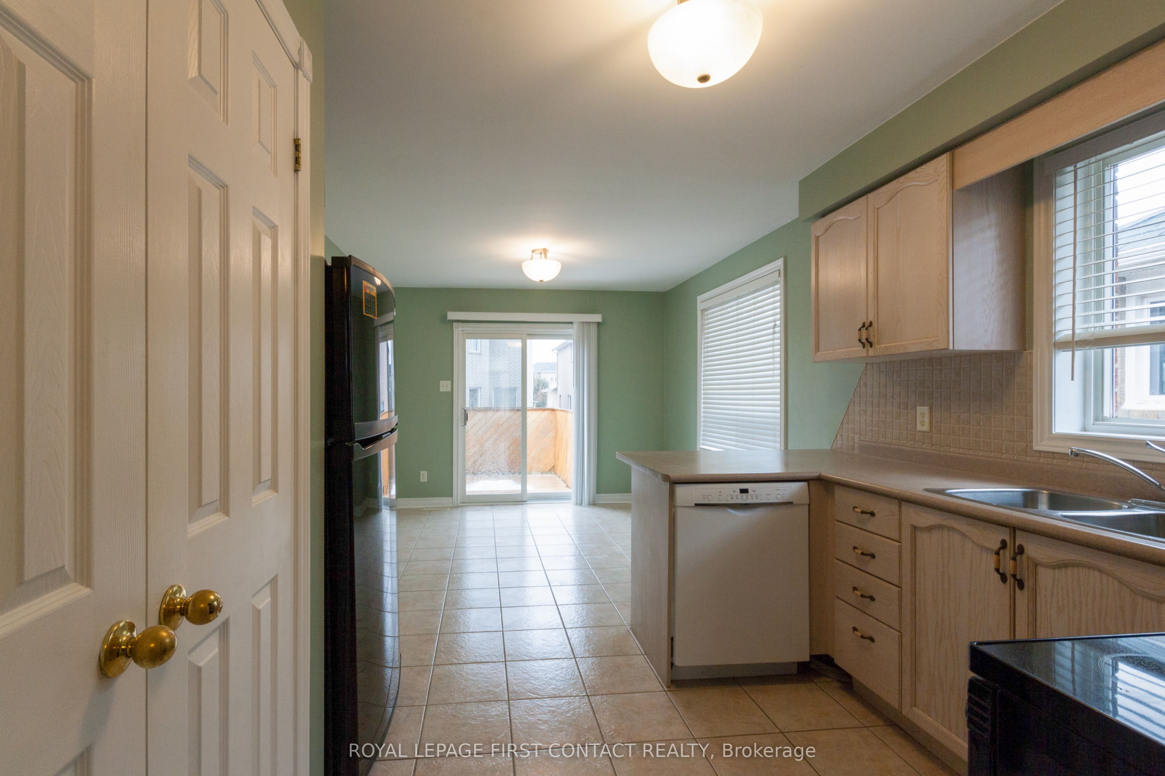 238 Wessenger Drive Upper, Barrie, ON L4N 8R4 photo 5