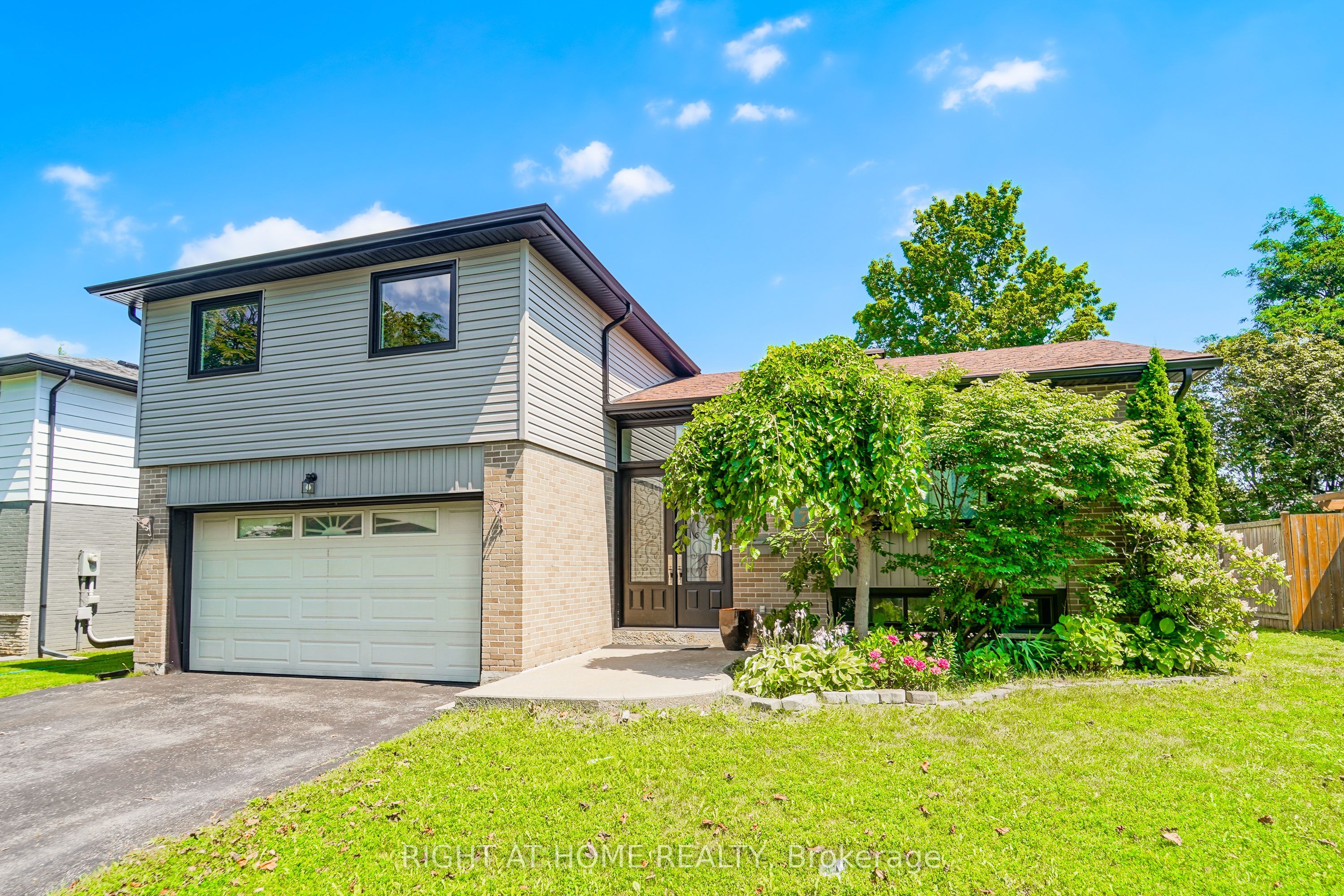 17 Clover Avenue, Barrie, ON L4N 3M7 photo 2