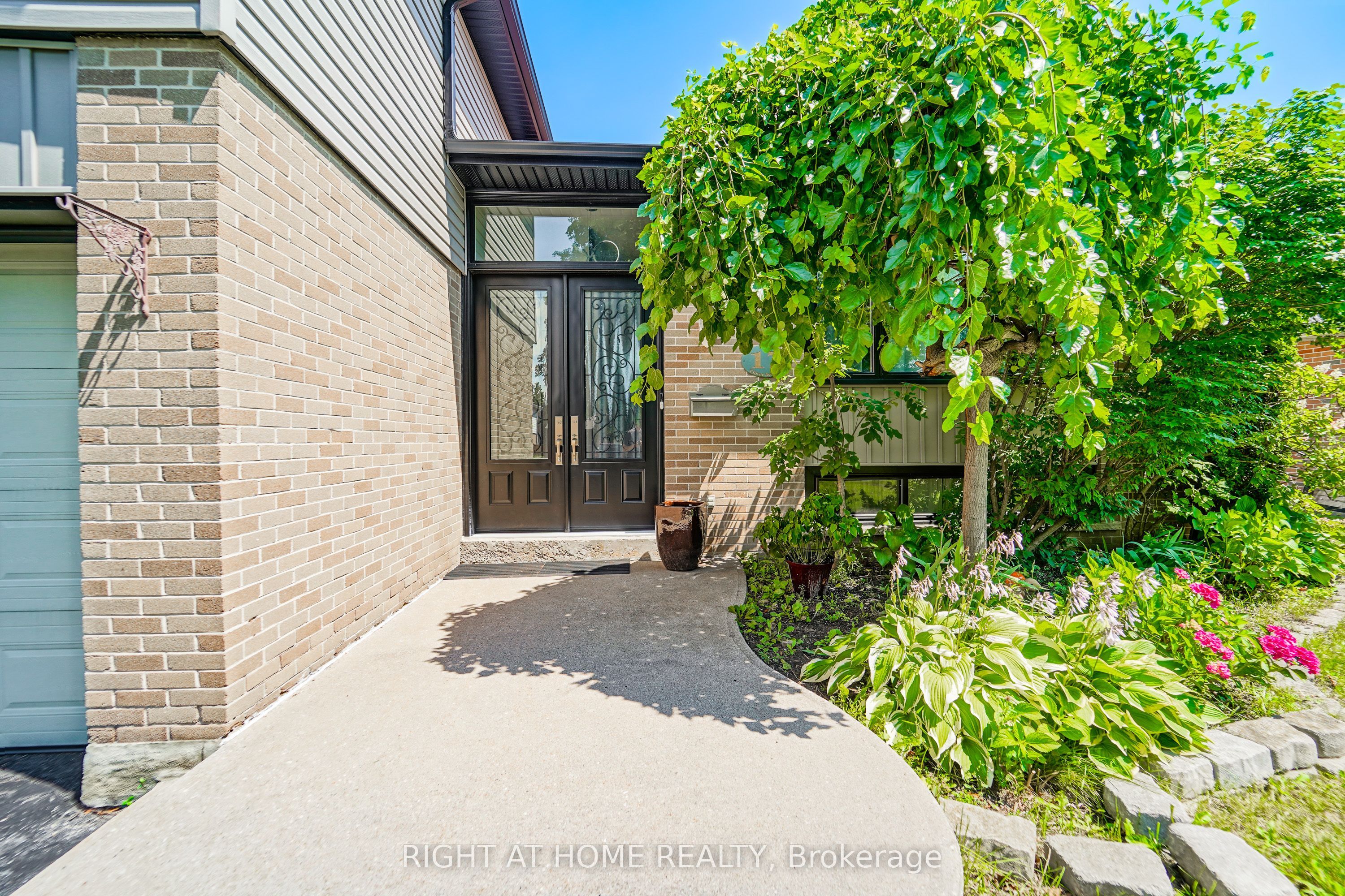 17 Clover Avenue, Barrie, ON L4N 3M7 photo 4