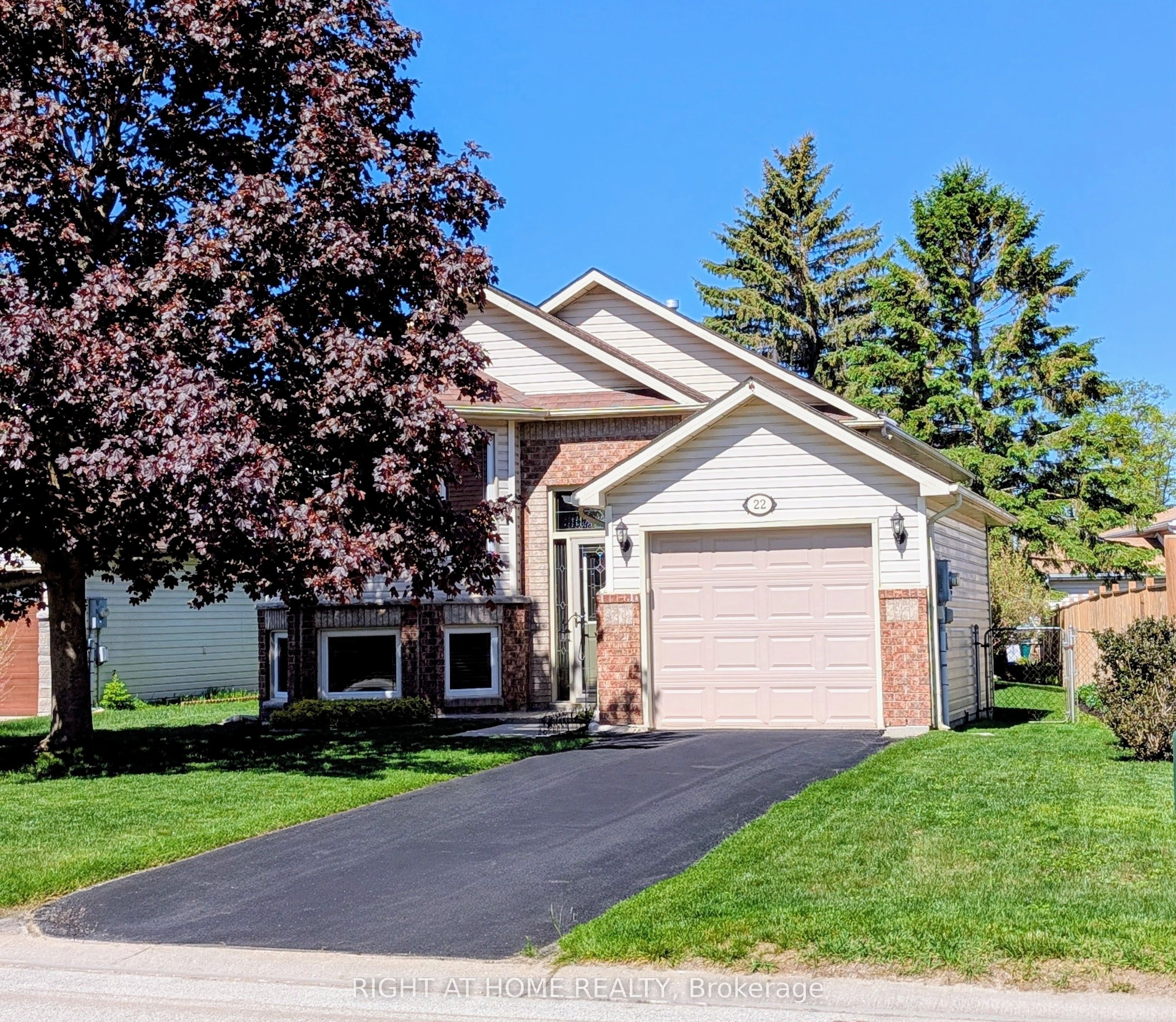 22 Donald Crescent, Wasaga Beach, ON L9Z 1E1