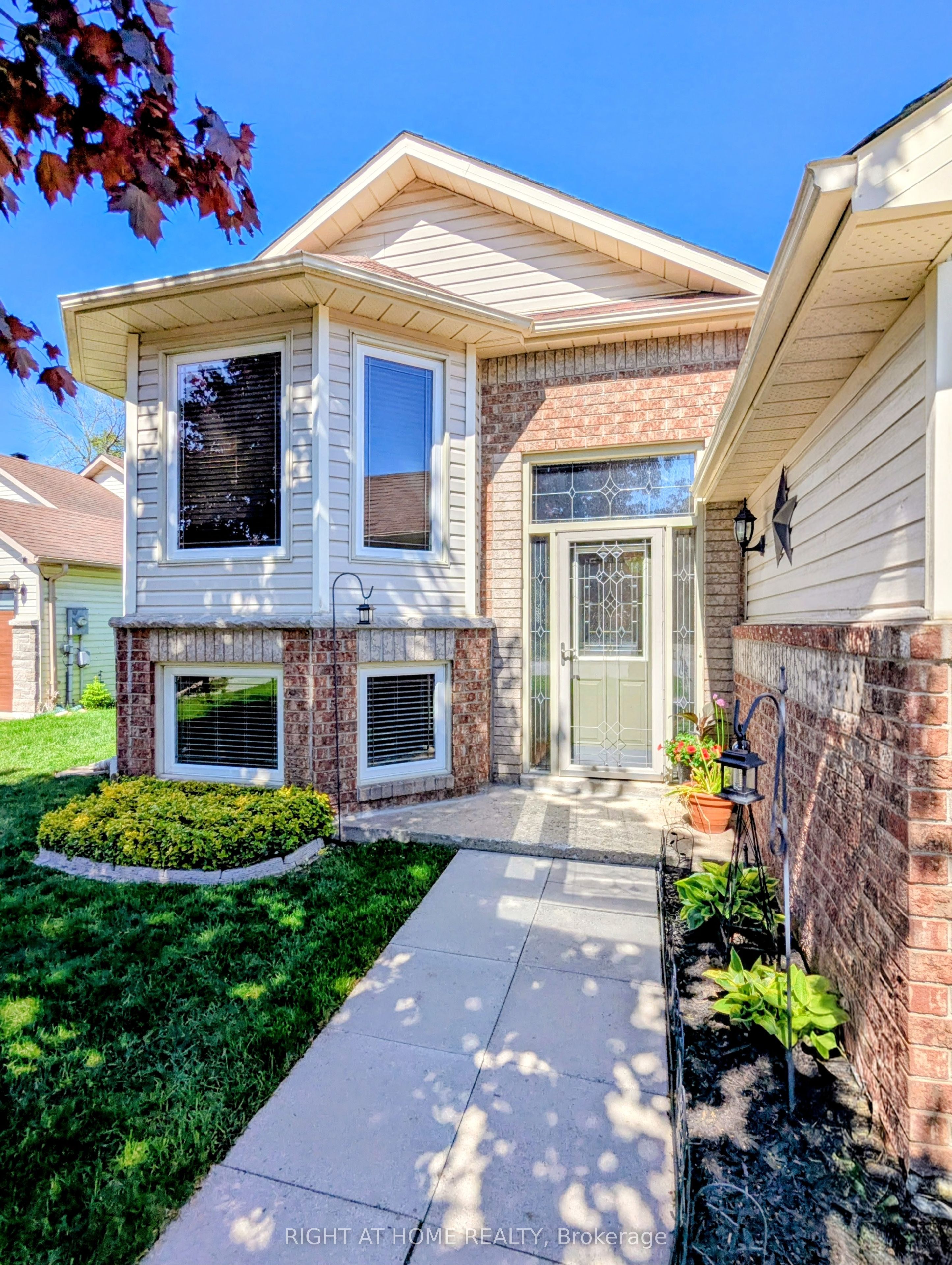 22 Donald Crescent, Wasaga Beach, ON L9Z 1E1 photo 2