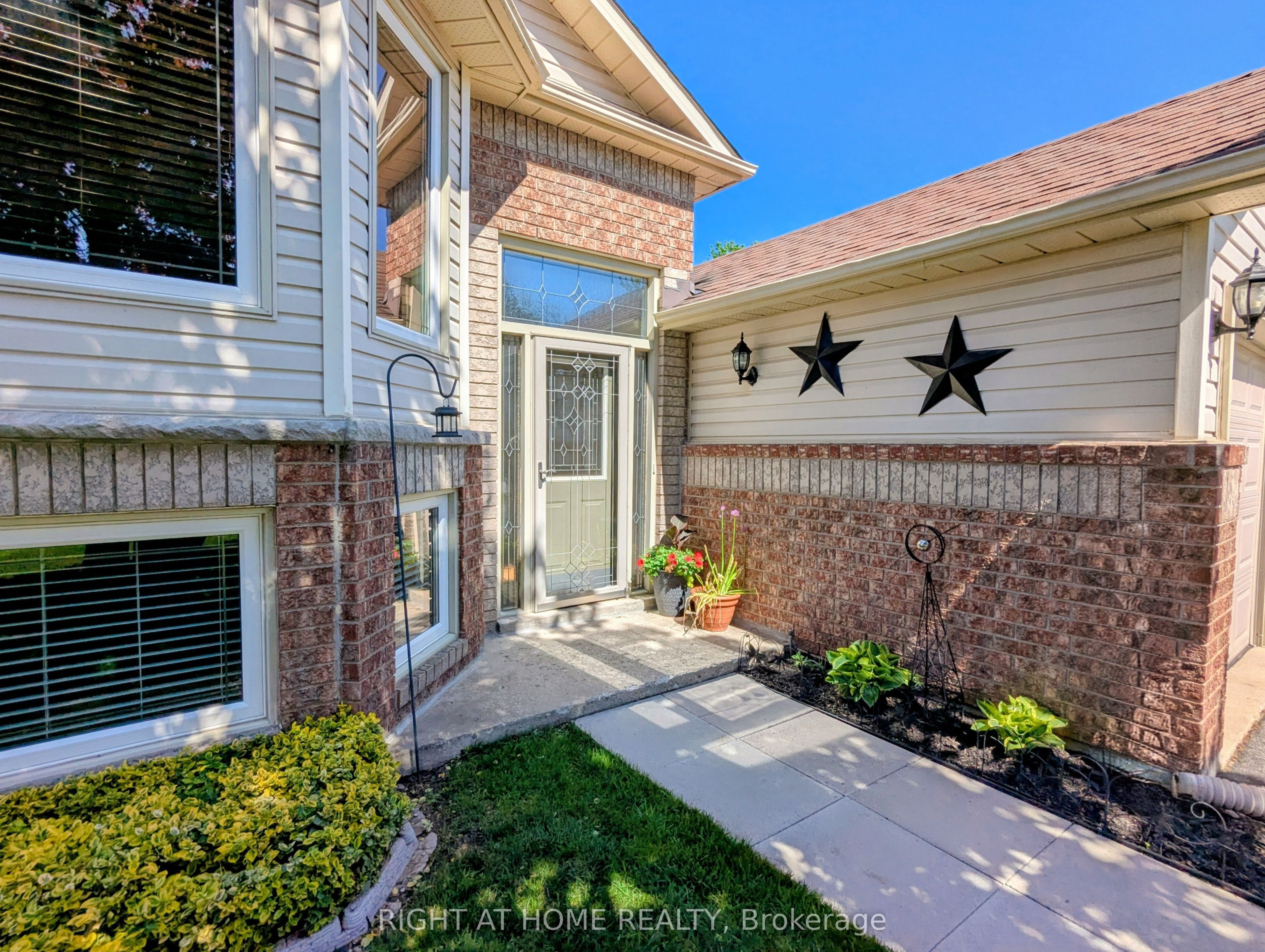22 Donald Crescent, Wasaga Beach, ON L9Z 1E1 photo 3