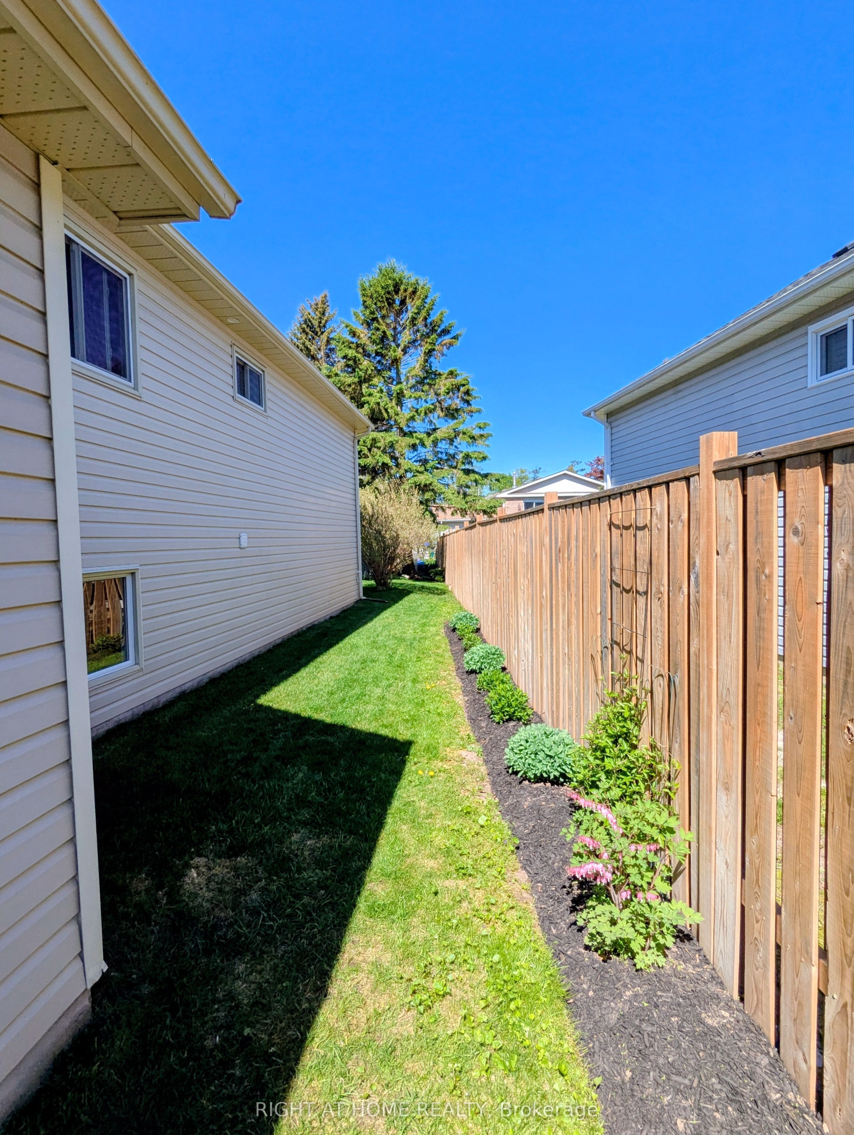 22 Donald Crescent, Wasaga Beach, ON L9Z 1E1 photo 4