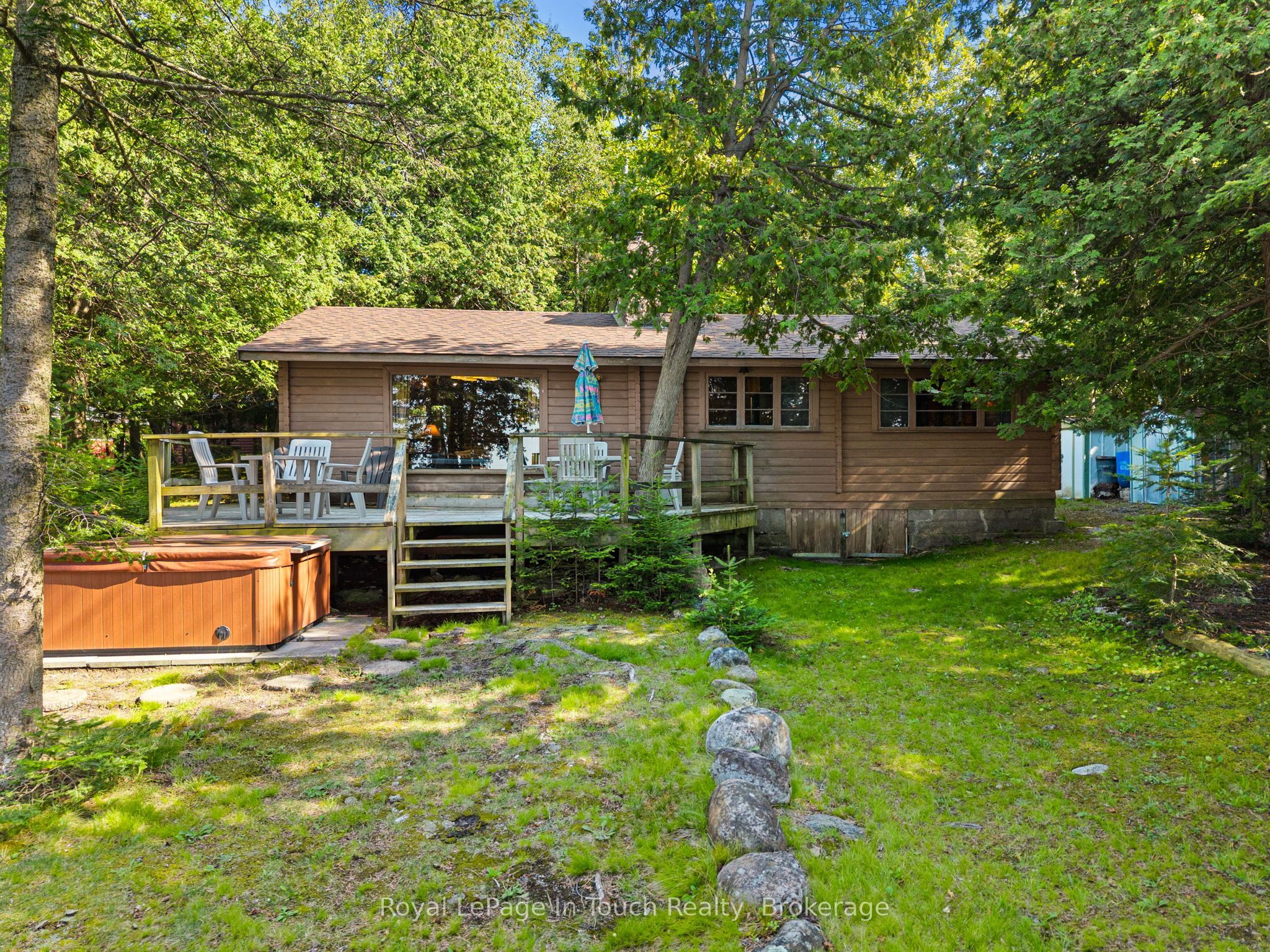 25 Chippewa Crescent, Tiny, ON L9M 0C4
