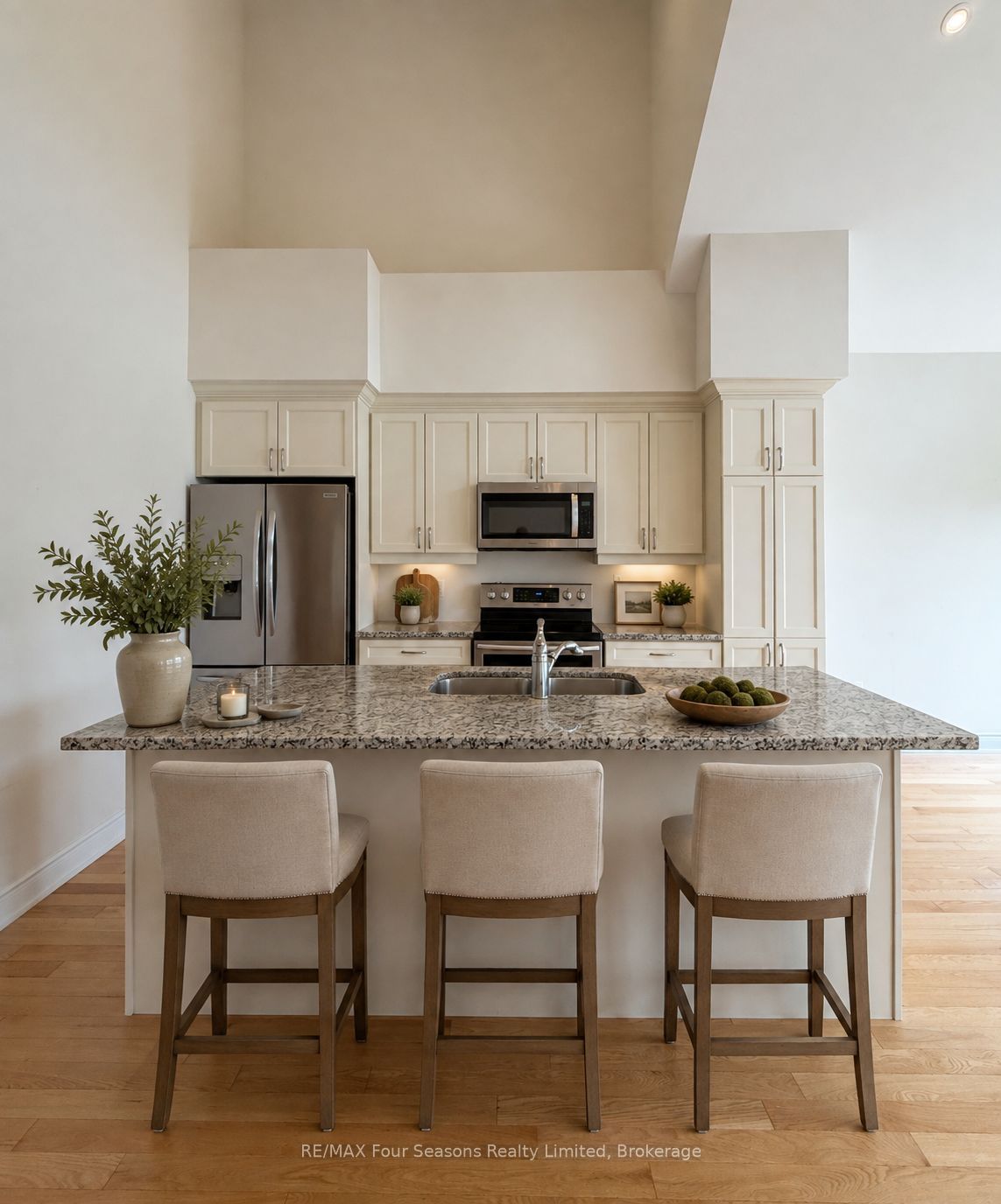 100 Kari Crescent, Collingwood, ON L9Y 5B4 photo 2