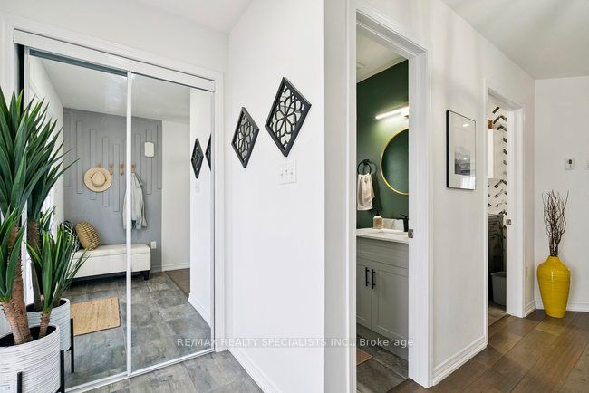 50 Olympic Gate, Barrie, ON L9J 0H9 photo 3