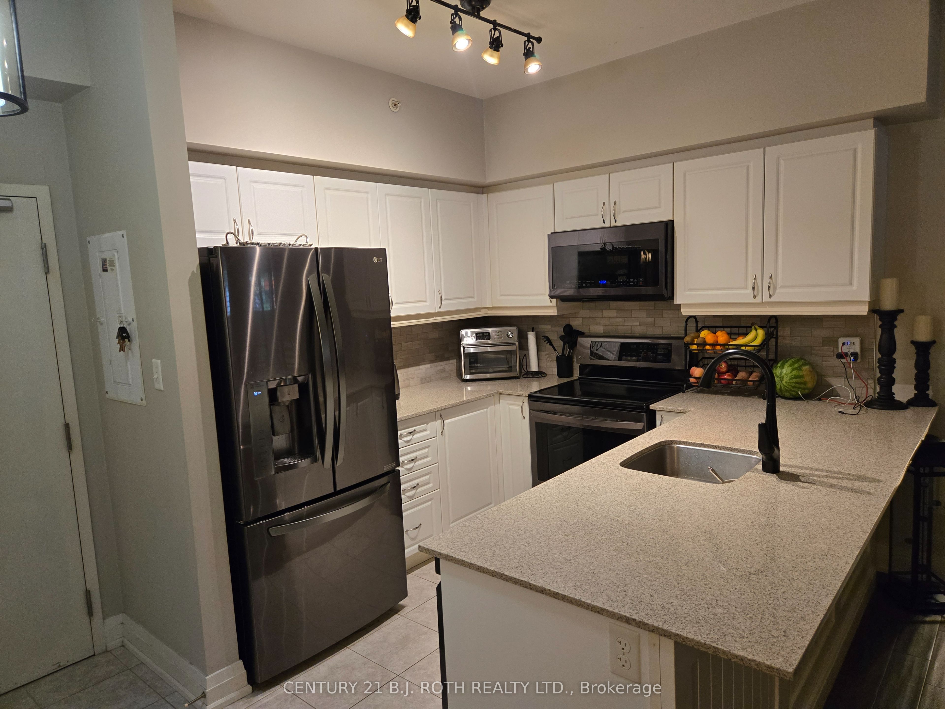 300 ESSA Road 105, Barrie, ON L9J 0B9 photo 2