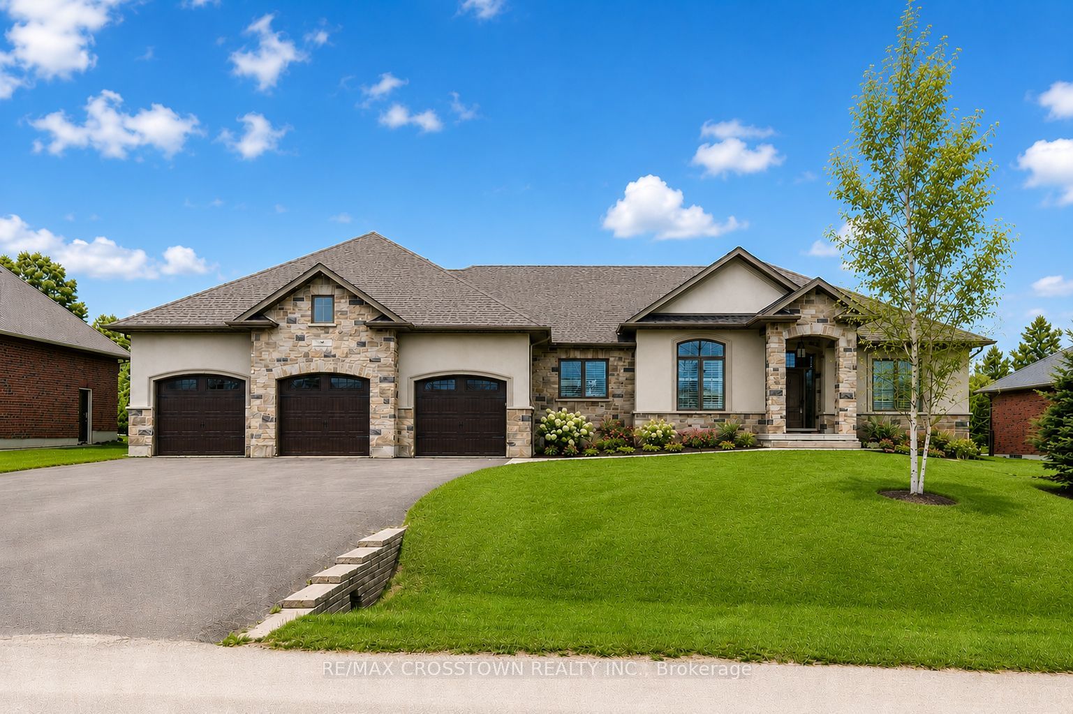25 MENNILL Drive, Springwater, ON L0L 1Y3