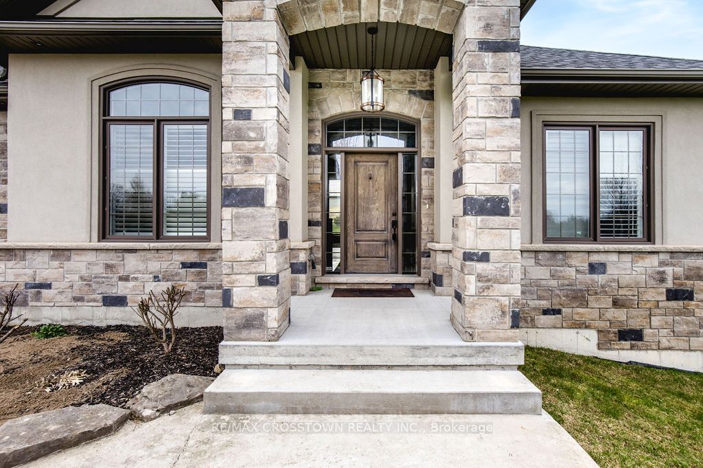 25 MENNILL Drive, Springwater, ON L0L 1Y3 photo 3