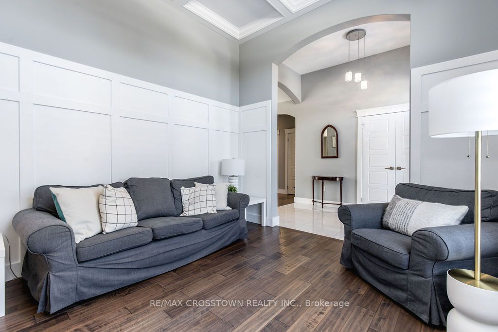 25 MENNILL Drive, Springwater, ON L0L 1Y3 photo 5