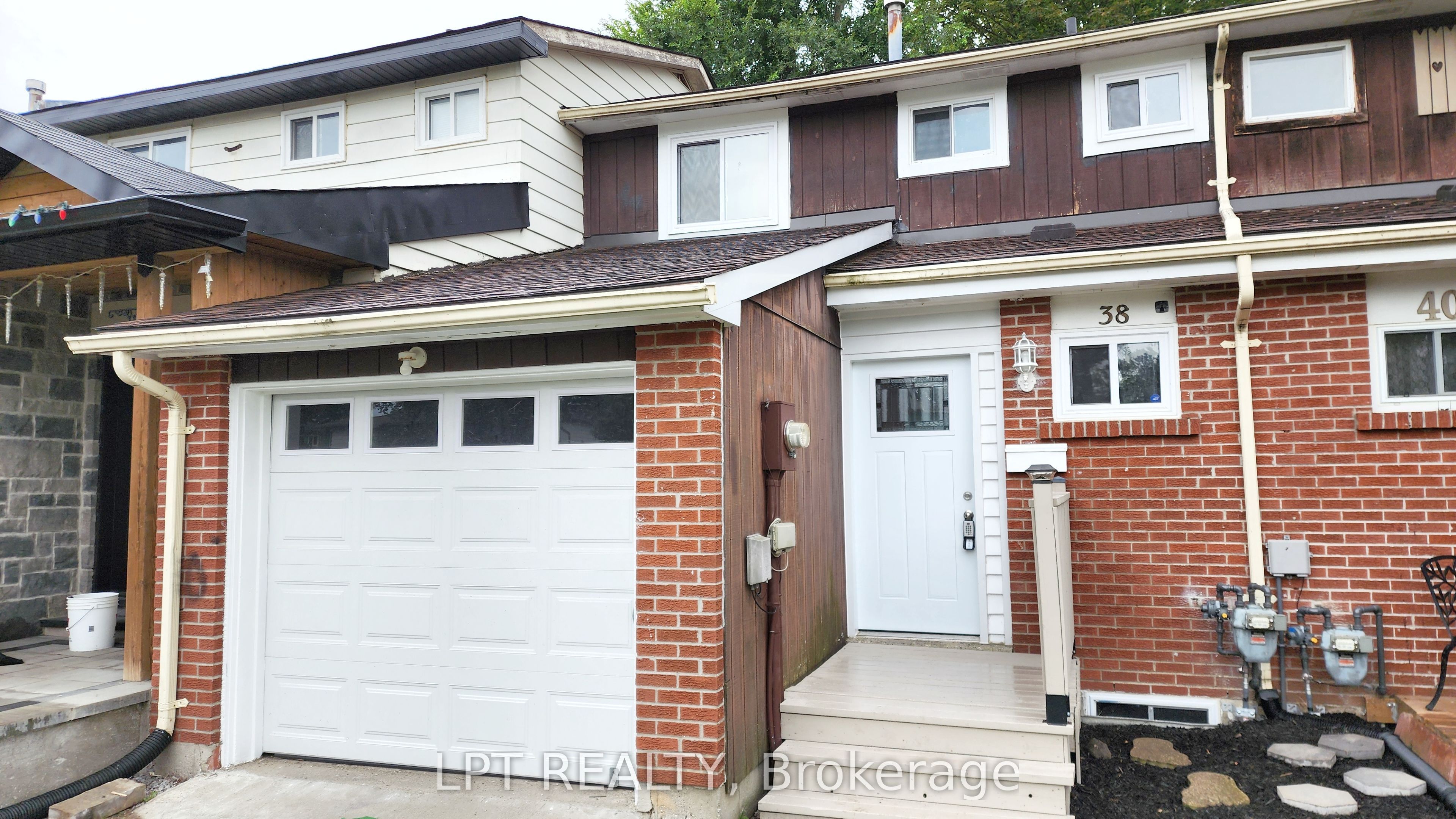 38 Chaucer Crescent, Barrie, ON L4N 4T7