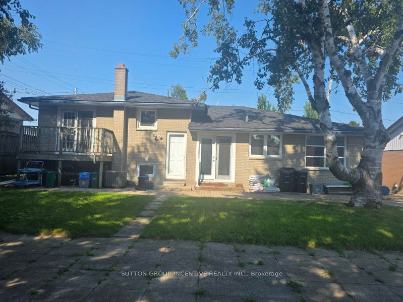 83 Glenwood Drive, Barrie, ON L4N 1R5
