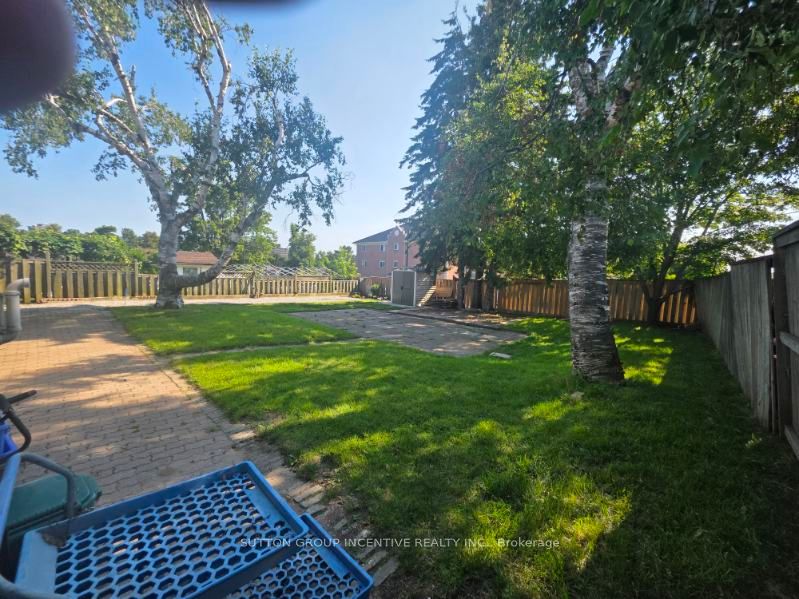 83 Glenwood Drive, Barrie, ON L4N 1R5 photo 3