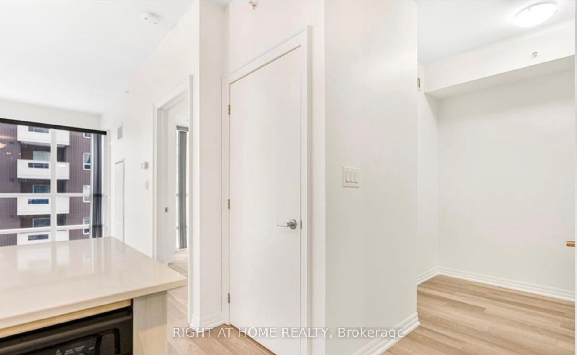 111 Worsley Street 7, Barrie, ON L4M 5R5 photo 4