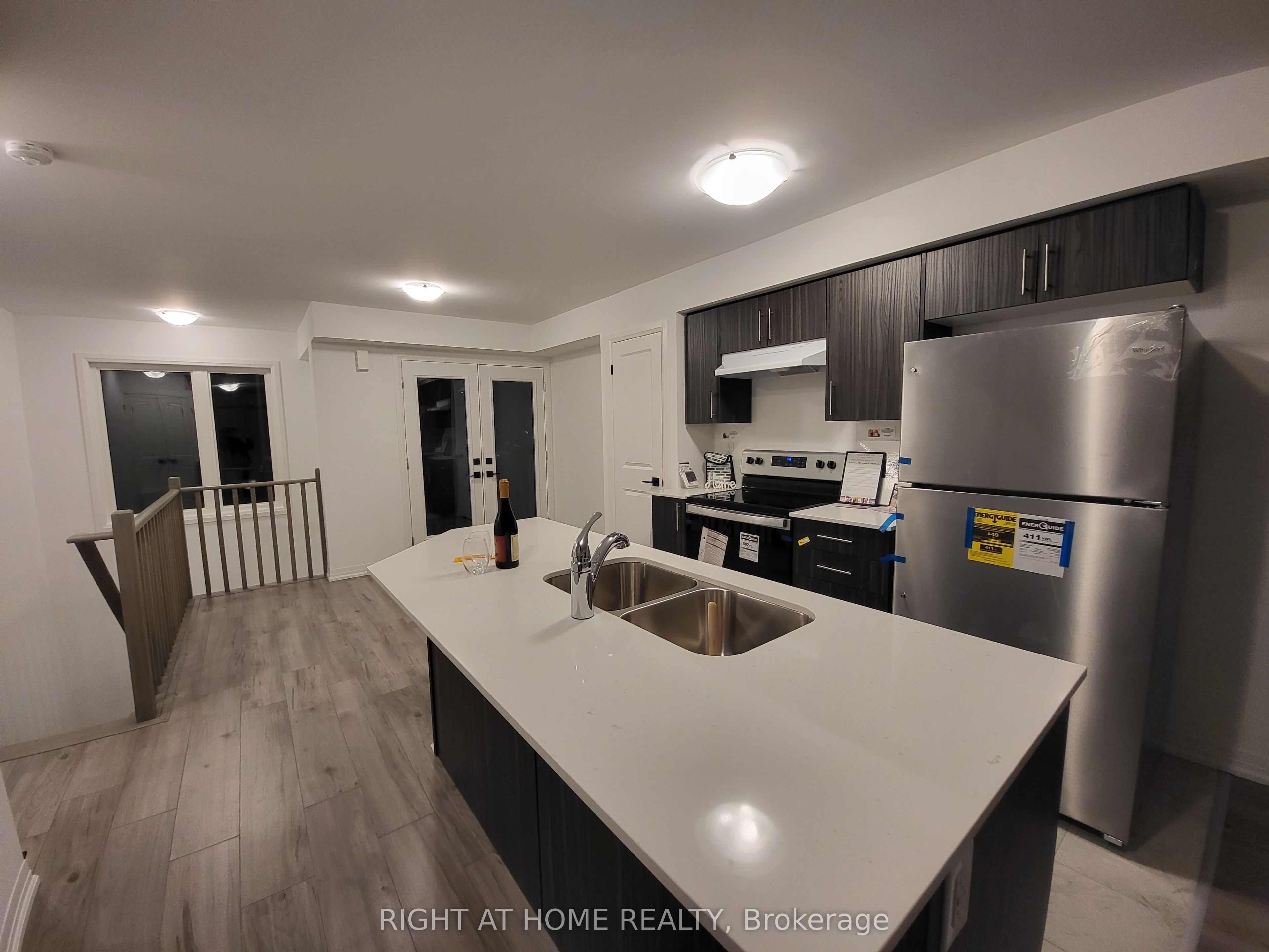 23 Fairlane Avenue, Barrie, ON L9J 0N1 photo 3