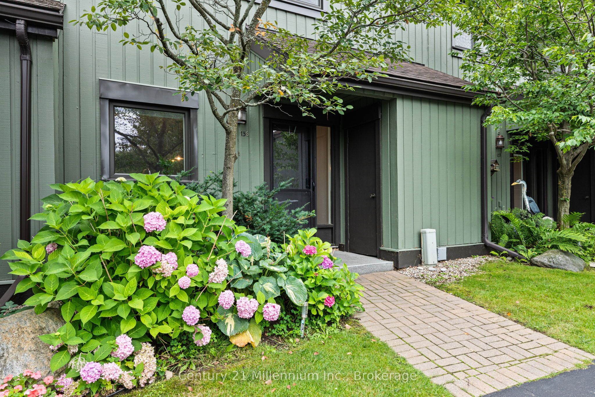 156 N ESCARPMENT Crescent, Collingwood, ON L9Y 5B4 photo 2
