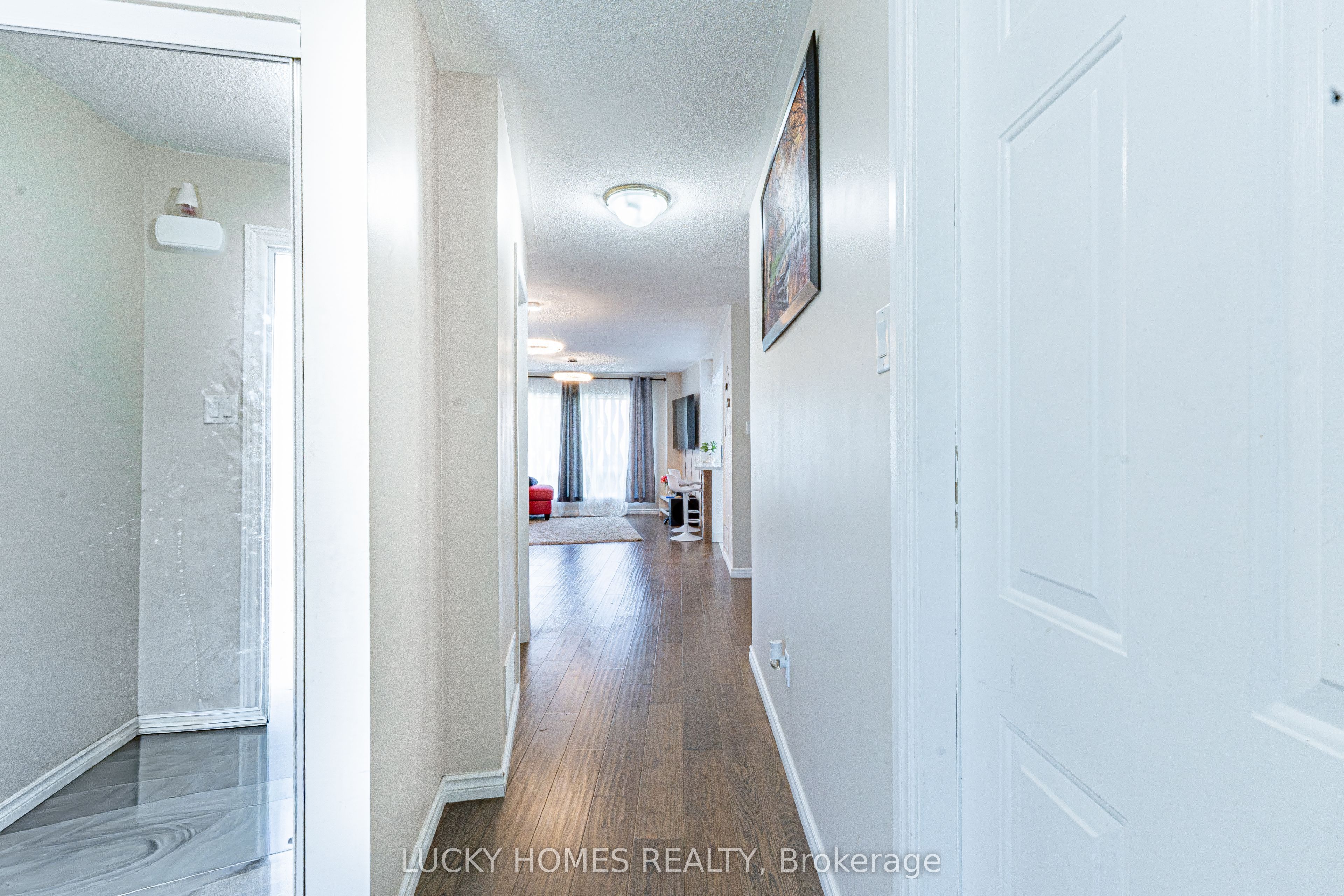 65 Lyfytt Crescent, Barrie, ON L4N 7X5 photo 2