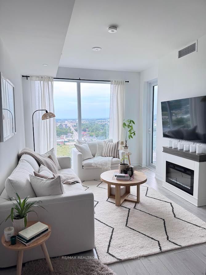 39 Mary Street 1802, Barrie, ON L4N 1S9