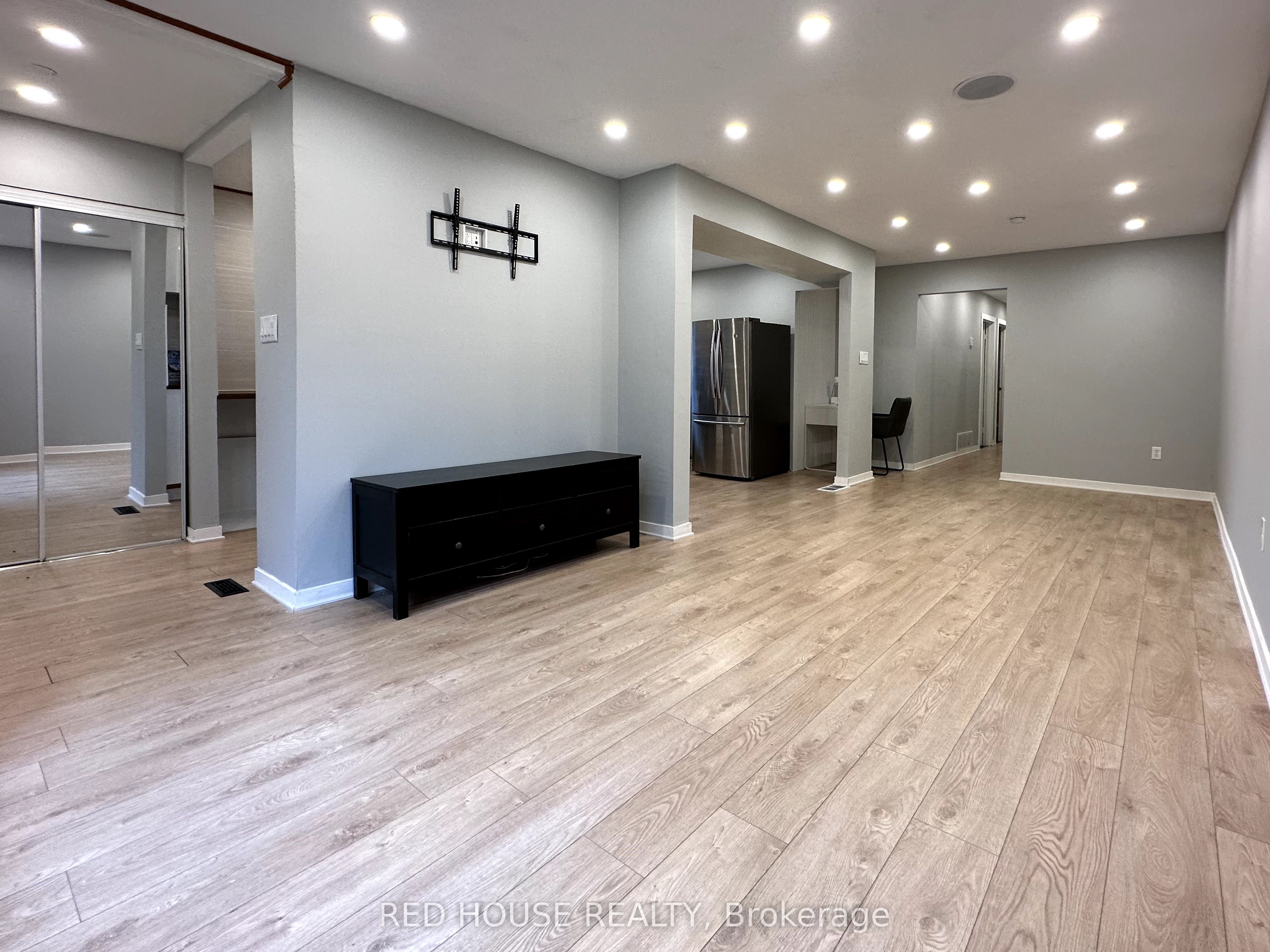 52 Charlbrook Avenue, Barrie, ON L4M 2Y4 photo 2
