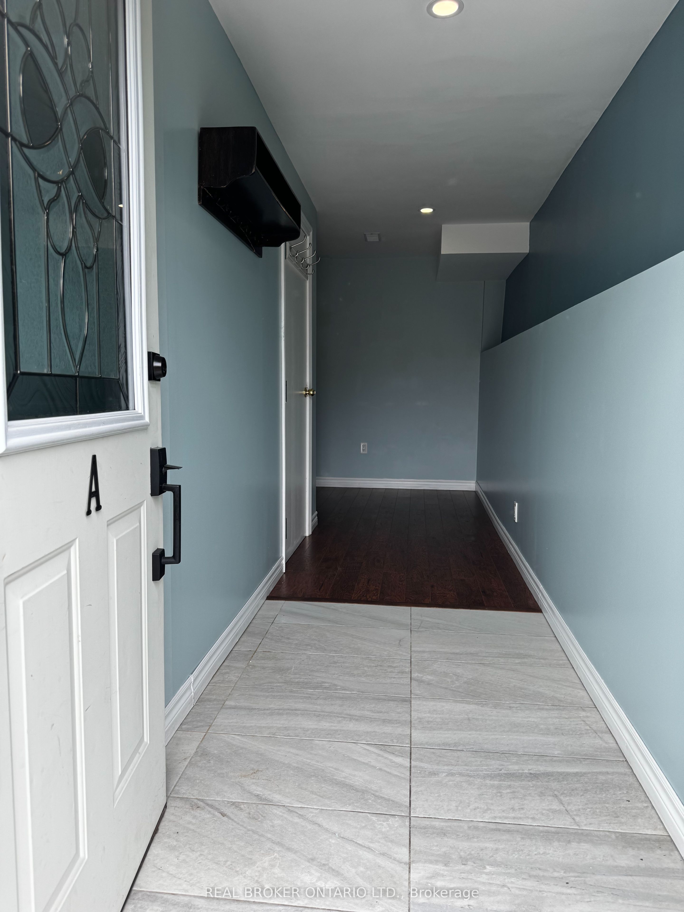 34 Engel Crescent A, Barrie, ON L4N 6K5 photo 2