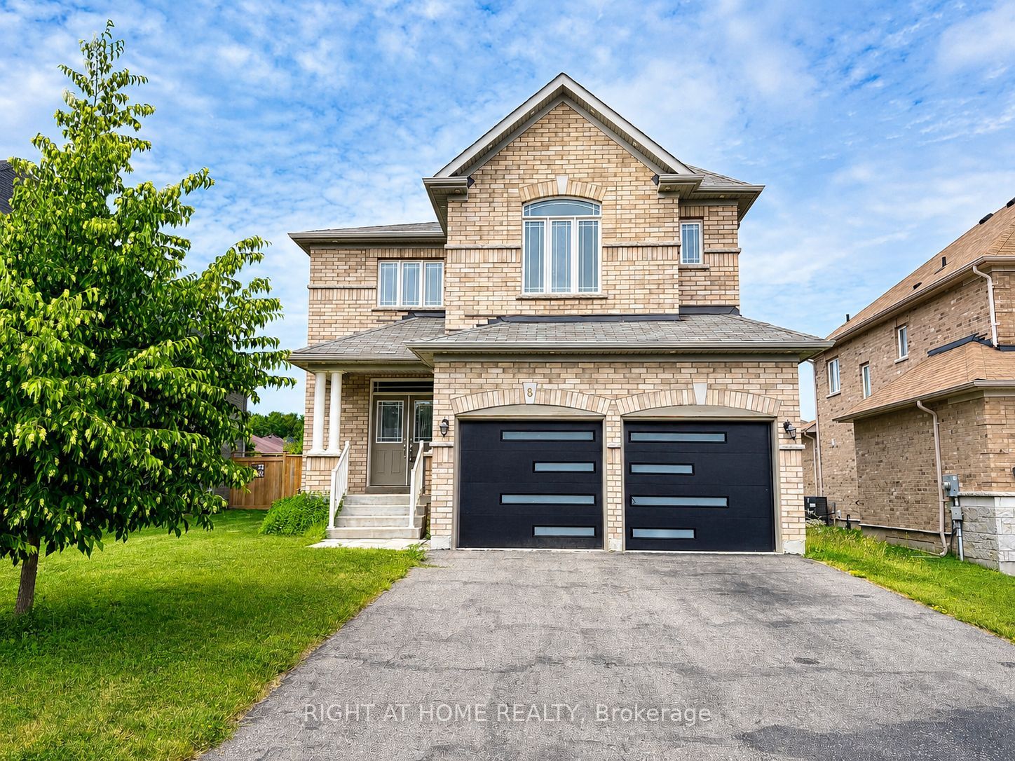 8 Pearl Street, Wasaga Beach, ON L9Z 0G9
