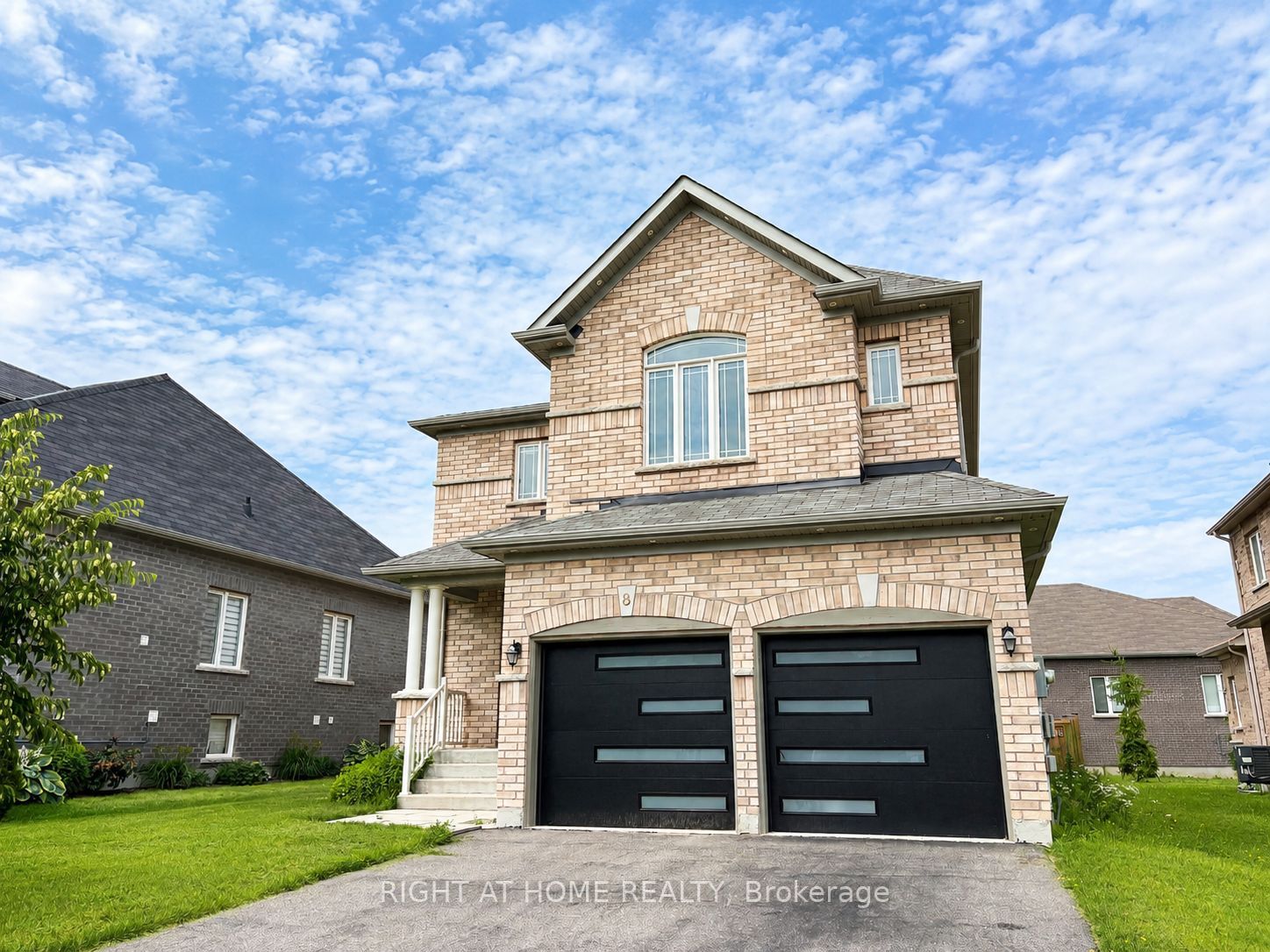 8 Pearl Street, Wasaga Beach, ON L9Z 0G9 photo 2