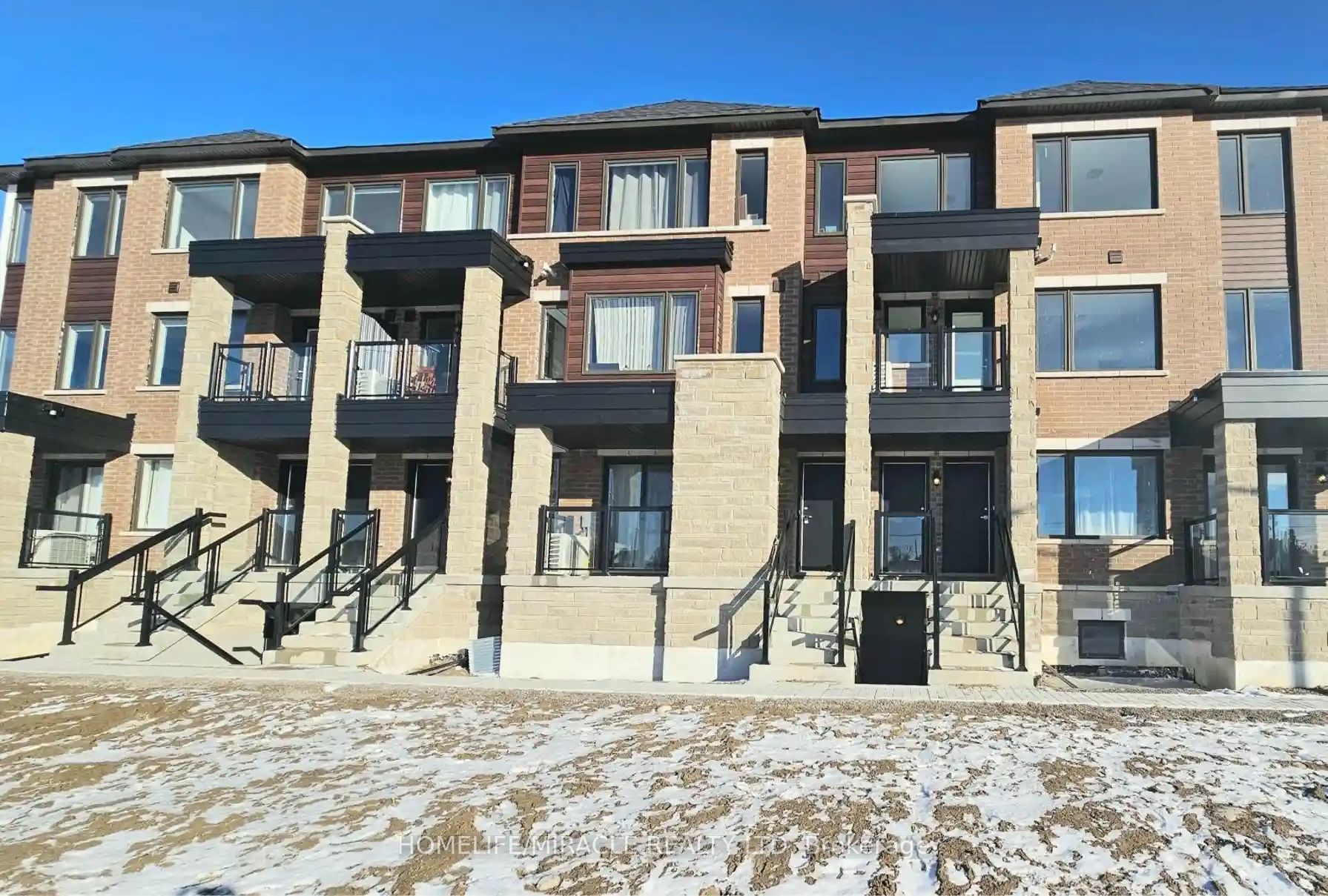 14 Magnolia Lane, Barrie, ON L9J 0N9
