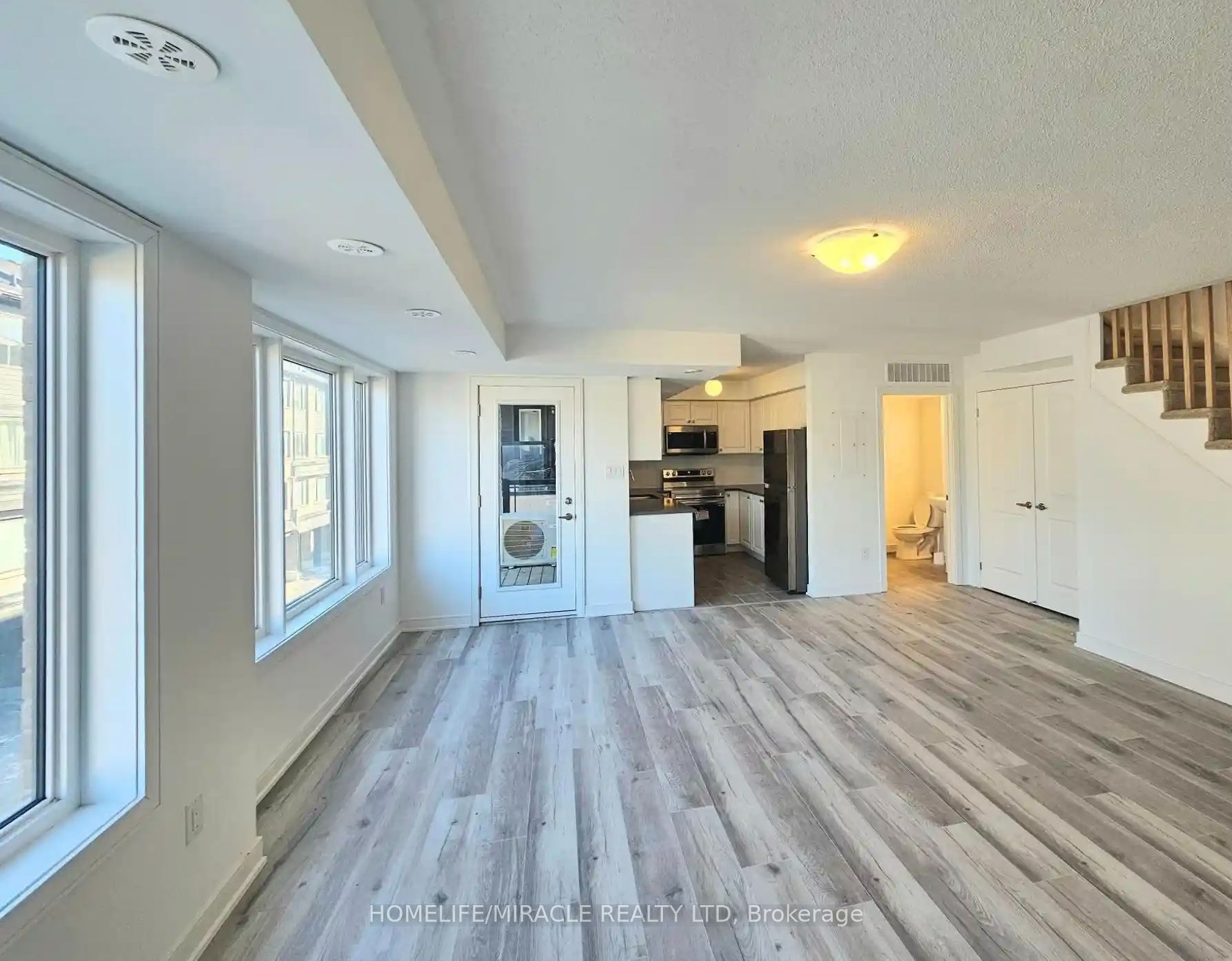 14 Magnolia Lane, Barrie, ON L9J 0N9 photo 2