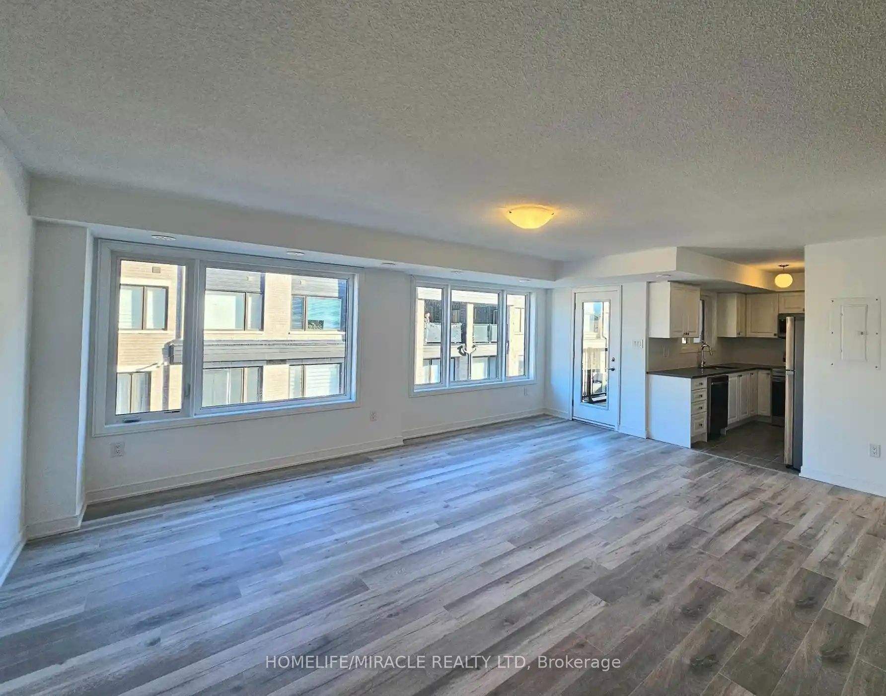 14 Magnolia Lane, Barrie, ON L9J 0N9 photo 3