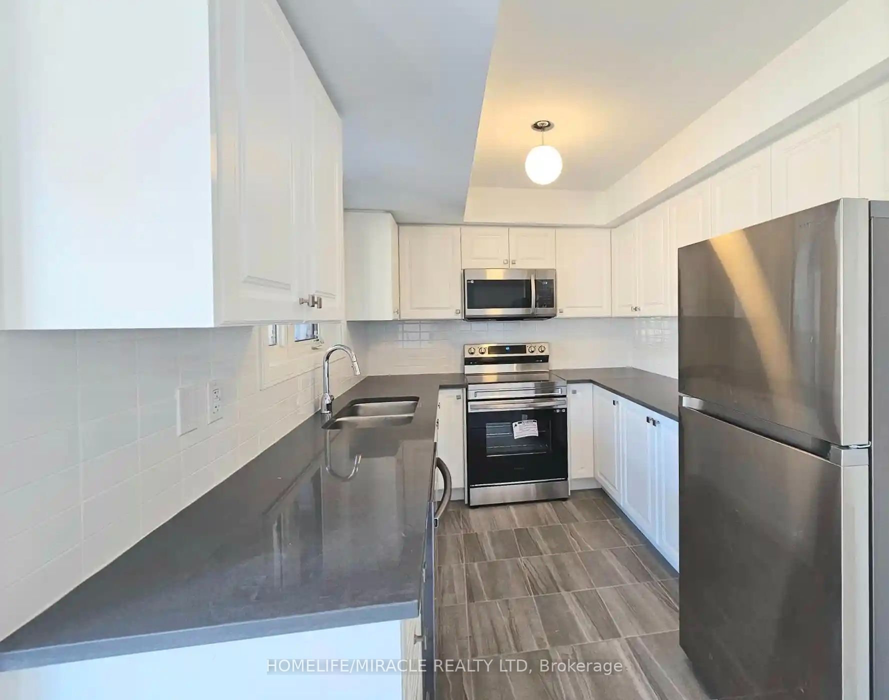 14 Magnolia Lane, Barrie, ON L9J 0N9 photo 4