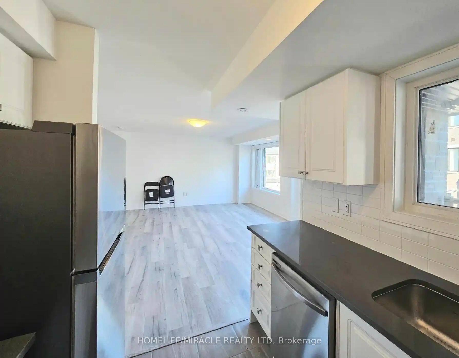 14 Magnolia Lane, Barrie, ON L9J 0N9 photo 5