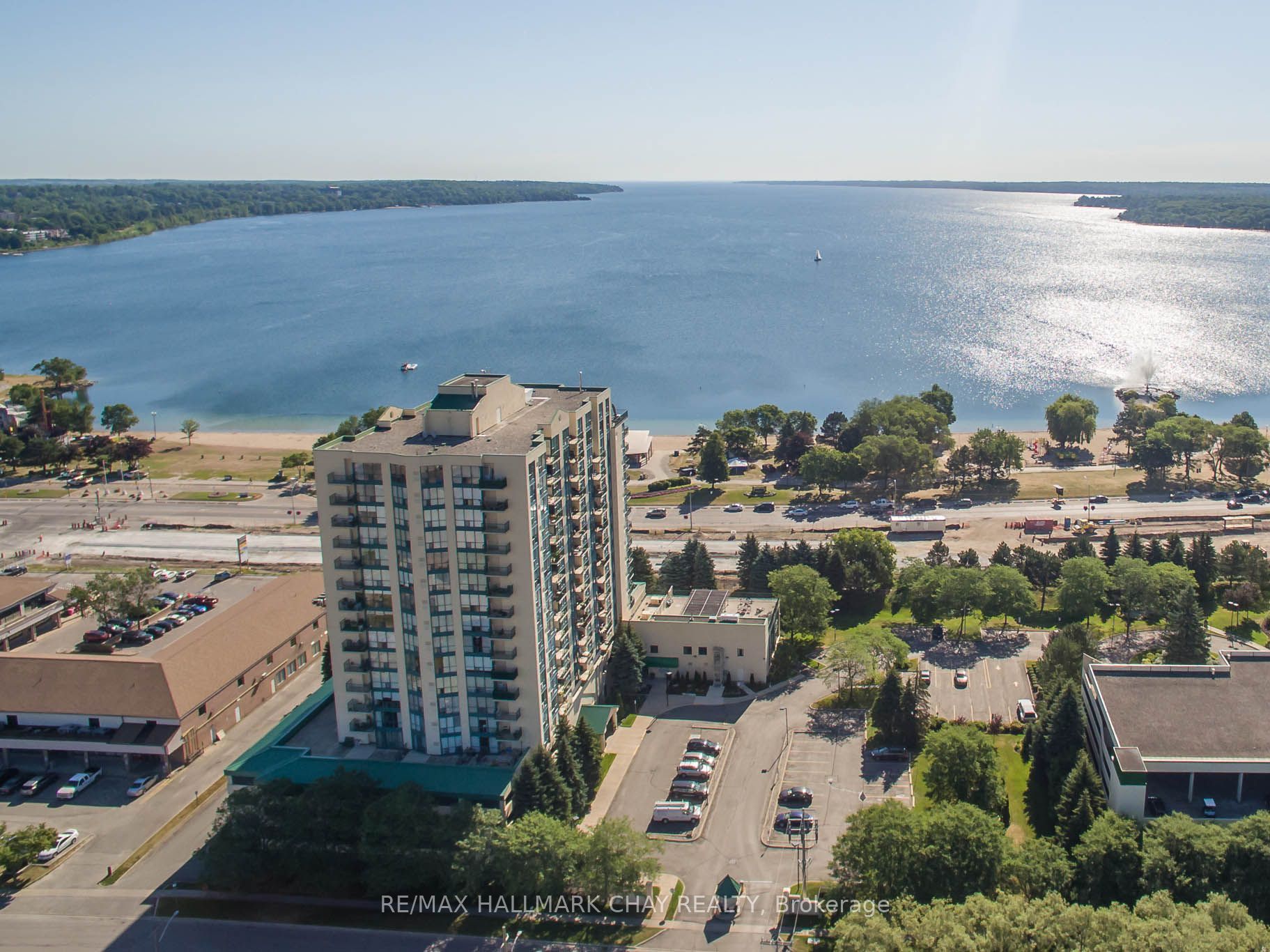 65 Ellen Street 602, Barrie, ON L4N 3A5 photo 3