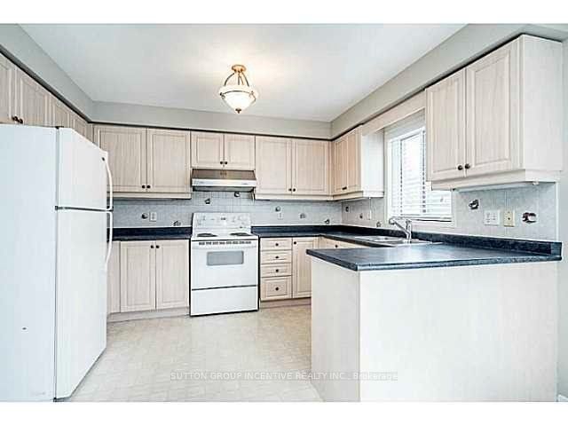 18 Merganser Court, Barrie, ON L4N 8W7 photo 3