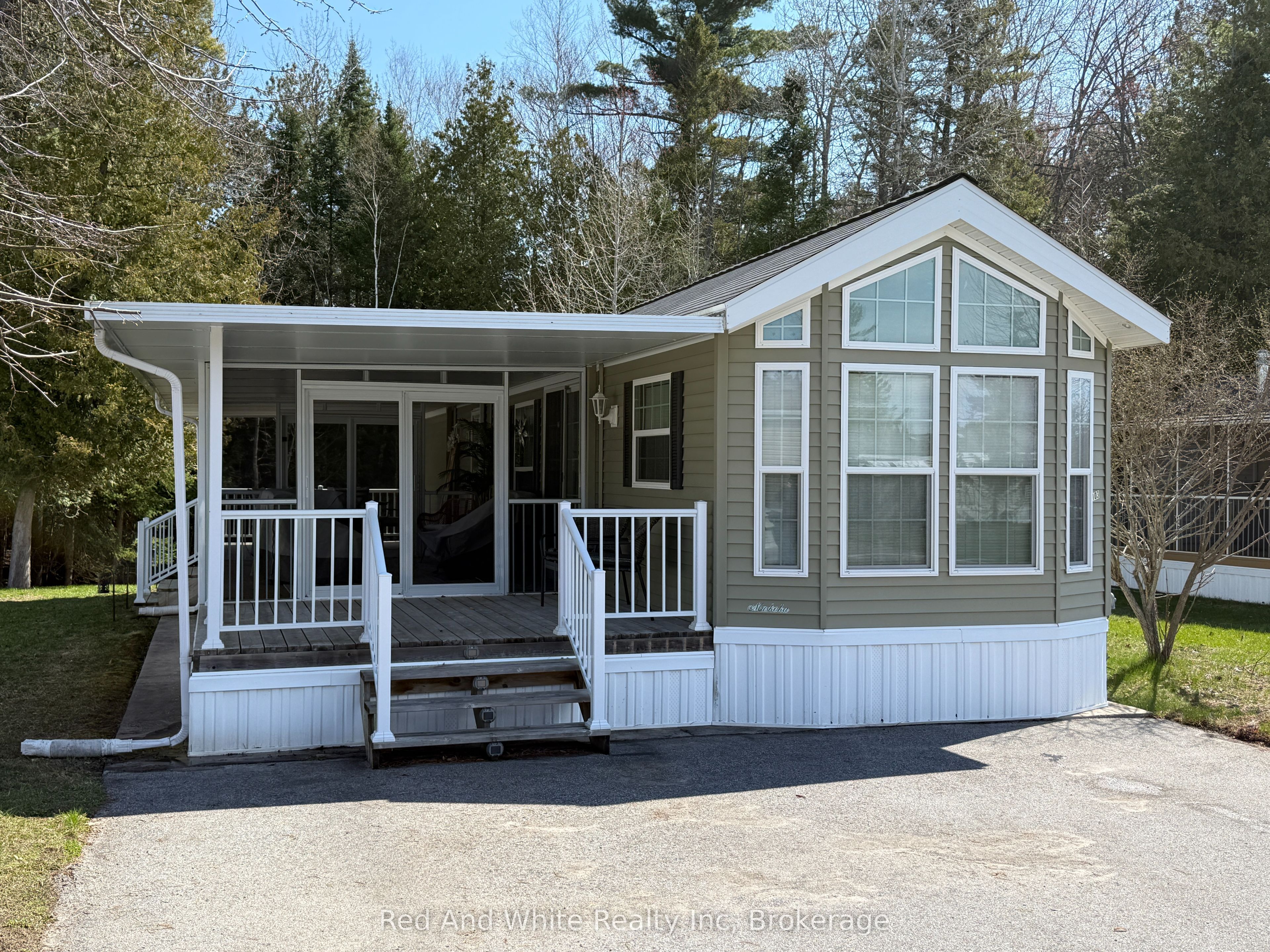 103 Madawaska Trail, Wasaga Beach, ON L9Z 1X7
