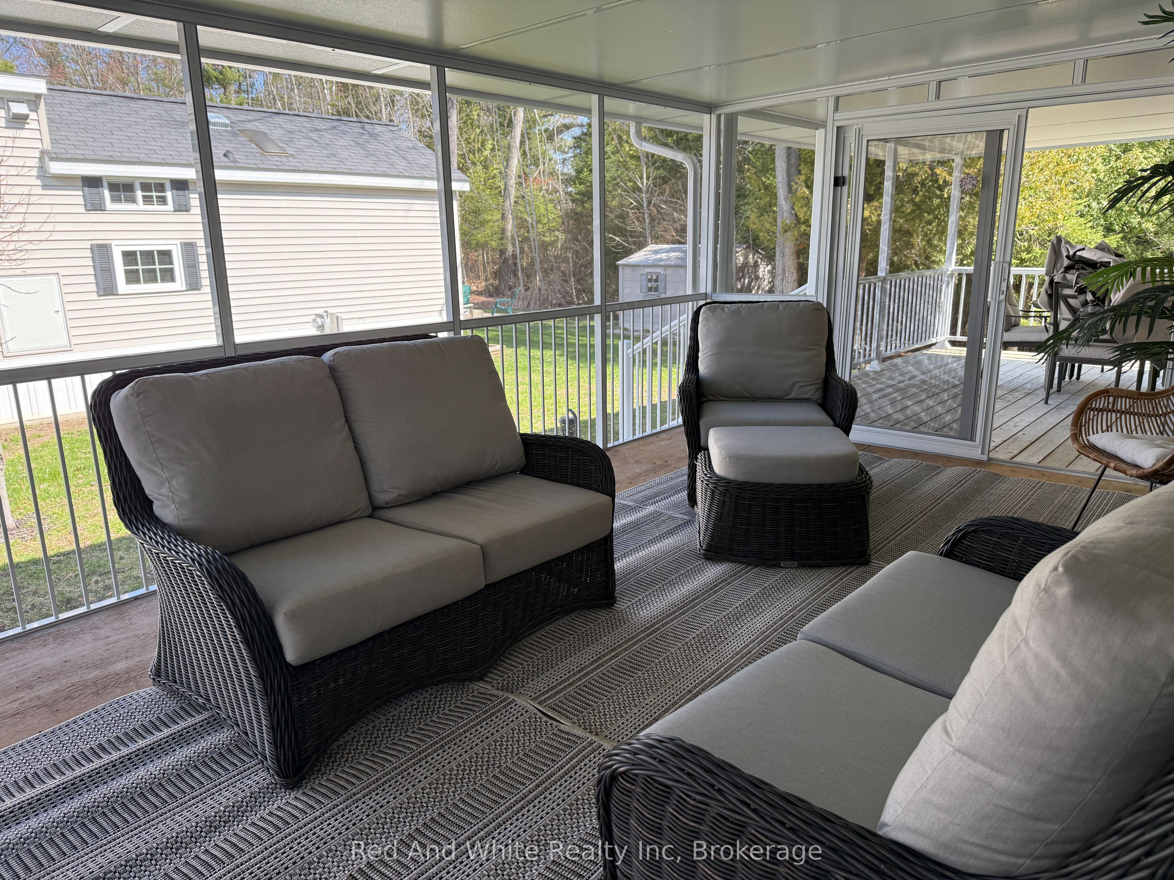 103 Madawaska Trail, Wasaga Beach, ON L9Z 1X7 photo 2
