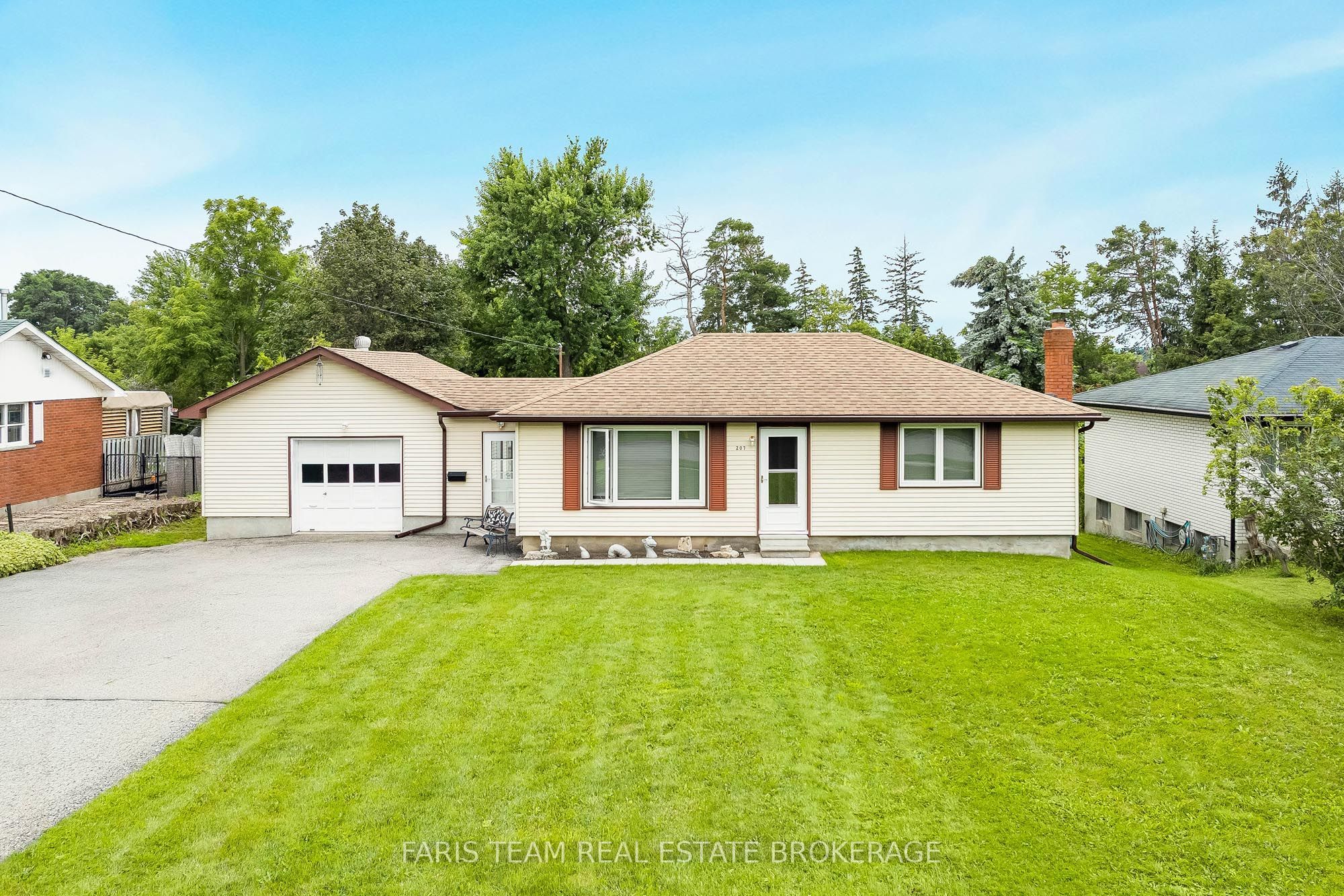 207 Warnica Road, Barrie, ON L4N 3Z2 photo 2