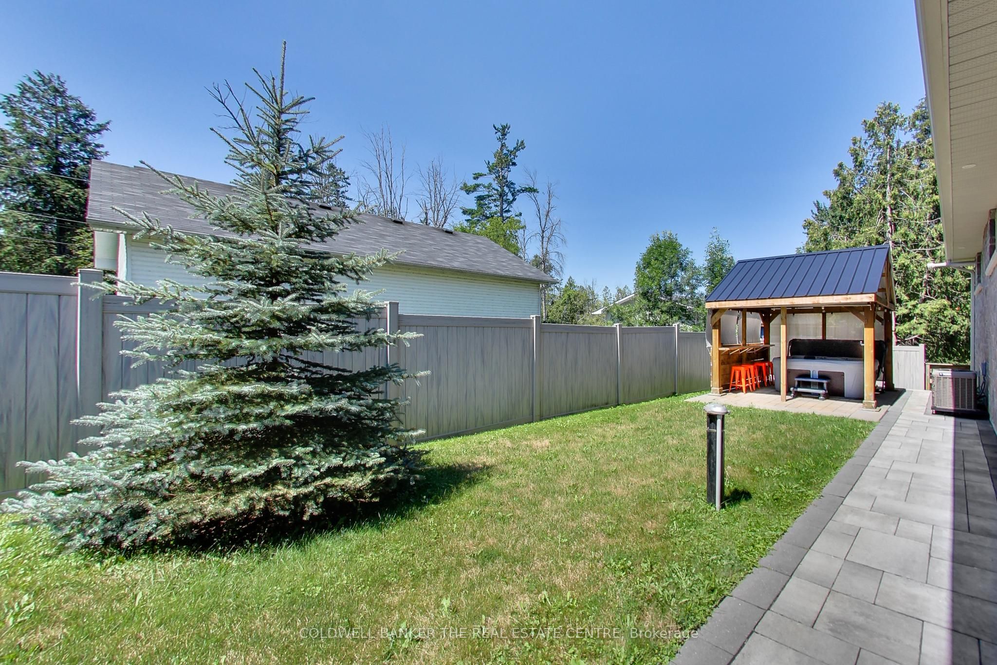 224 Lakeshore Road E, Oro-Medonte, ON L0L 2E0 photo 2