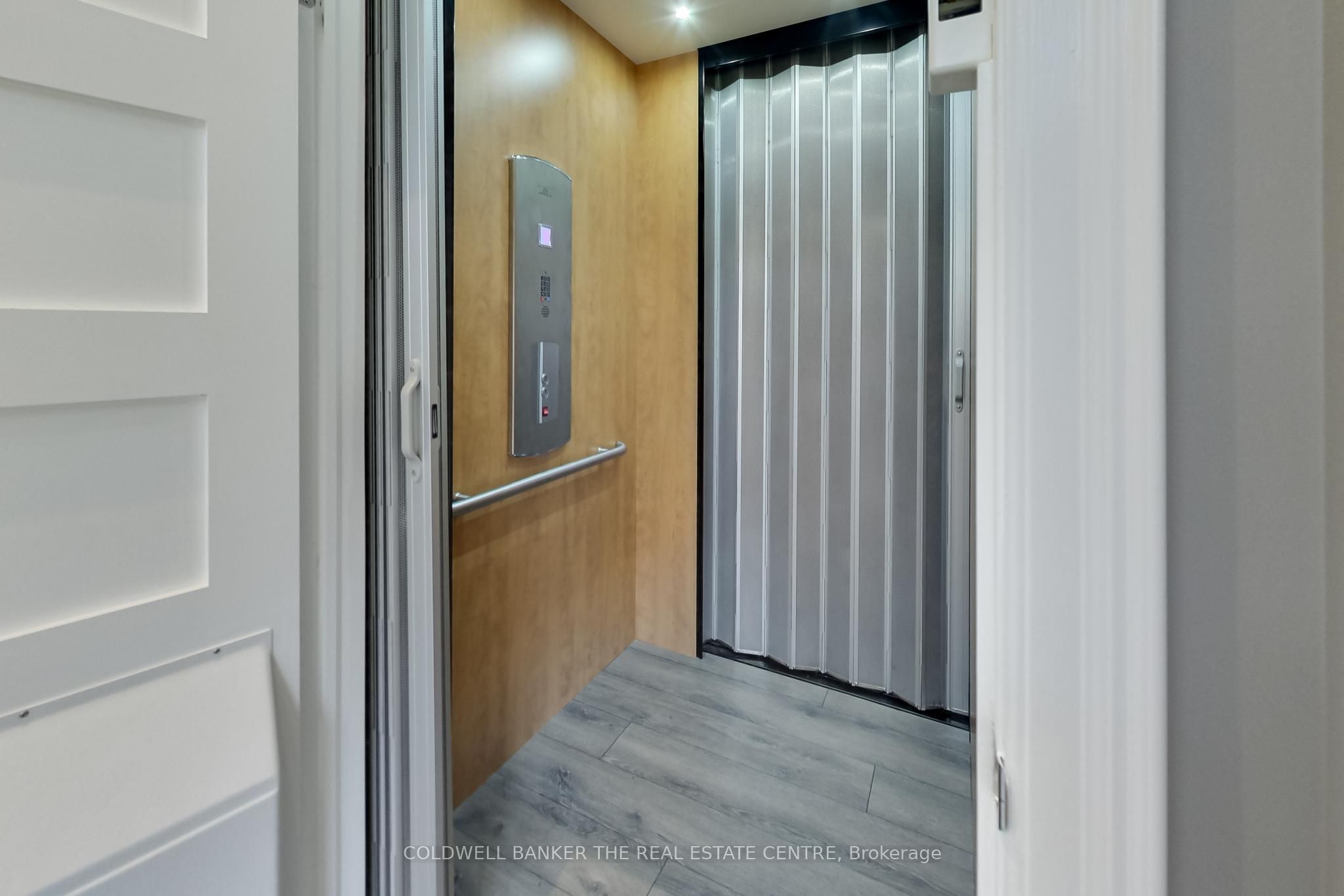 224 Lakeshore Road E, Oro-Medonte, ON L0L 2E0 photo 3