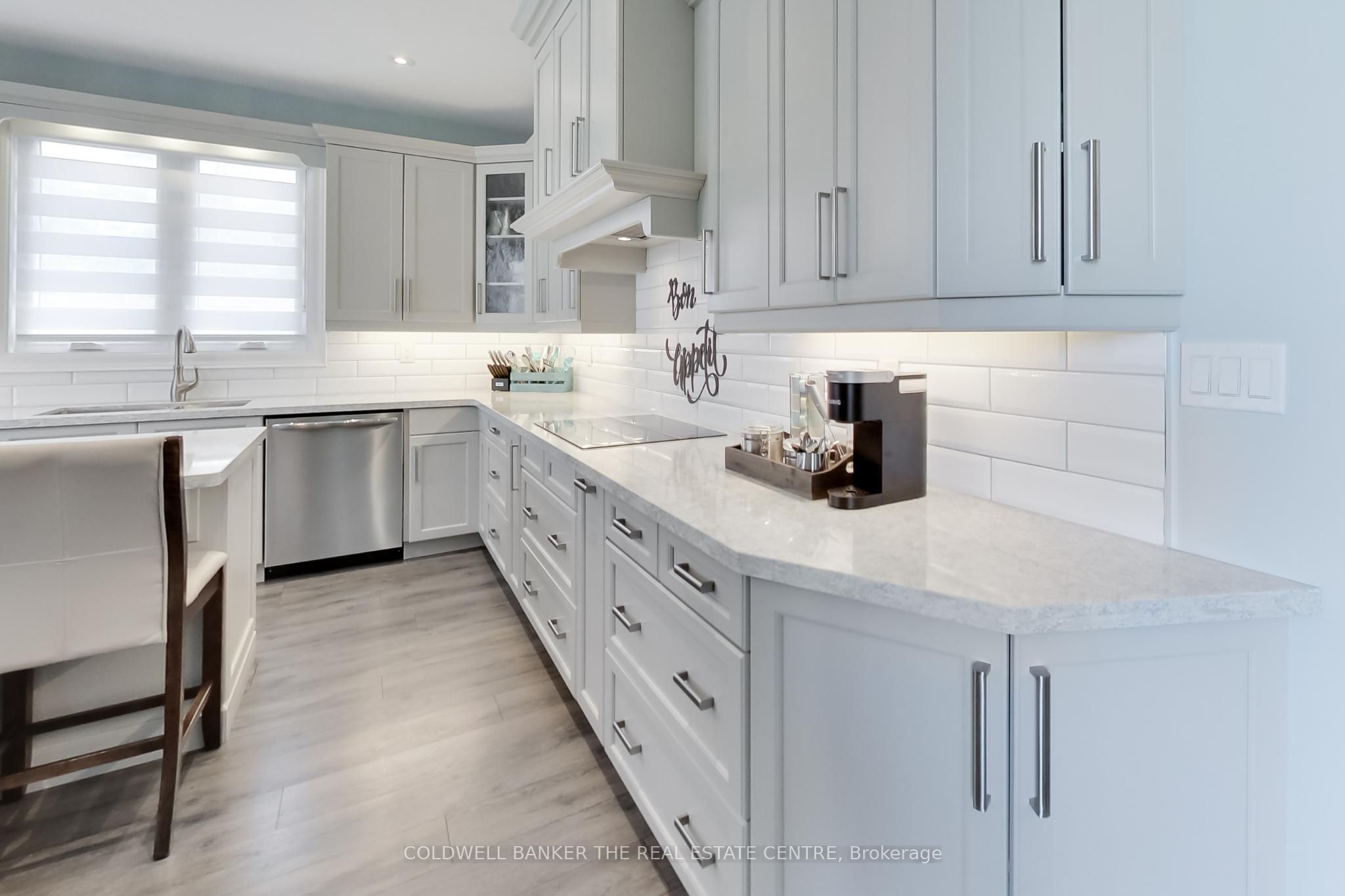 224 Lakeshore Road E, Oro-Medonte, ON L0L 2E0 photo 5
